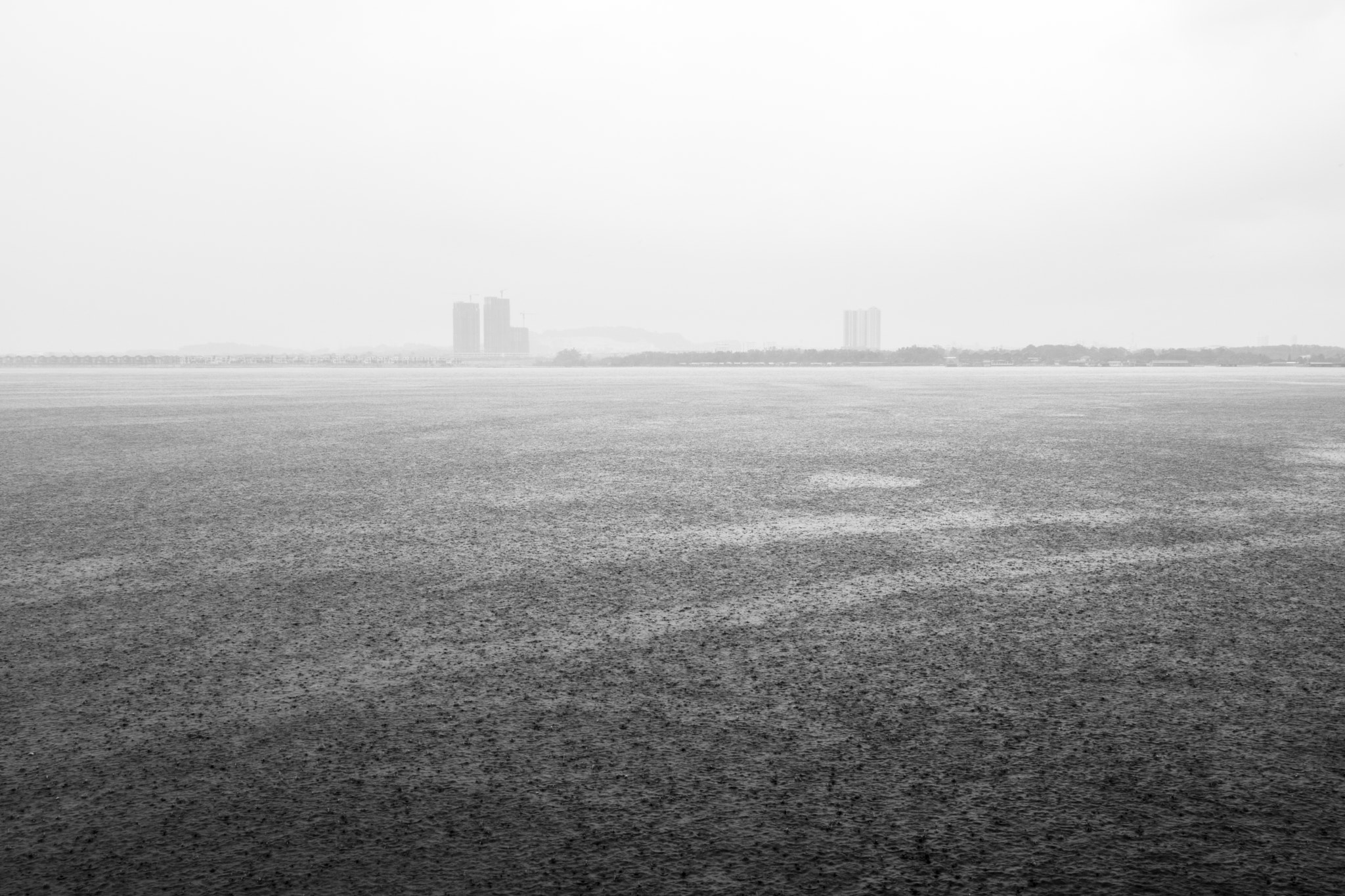 Tamron SP AF 17-50mm F2.8 XR Di II LD Aspherical (IF) sample photo. Rough face of sea in tough rain photography