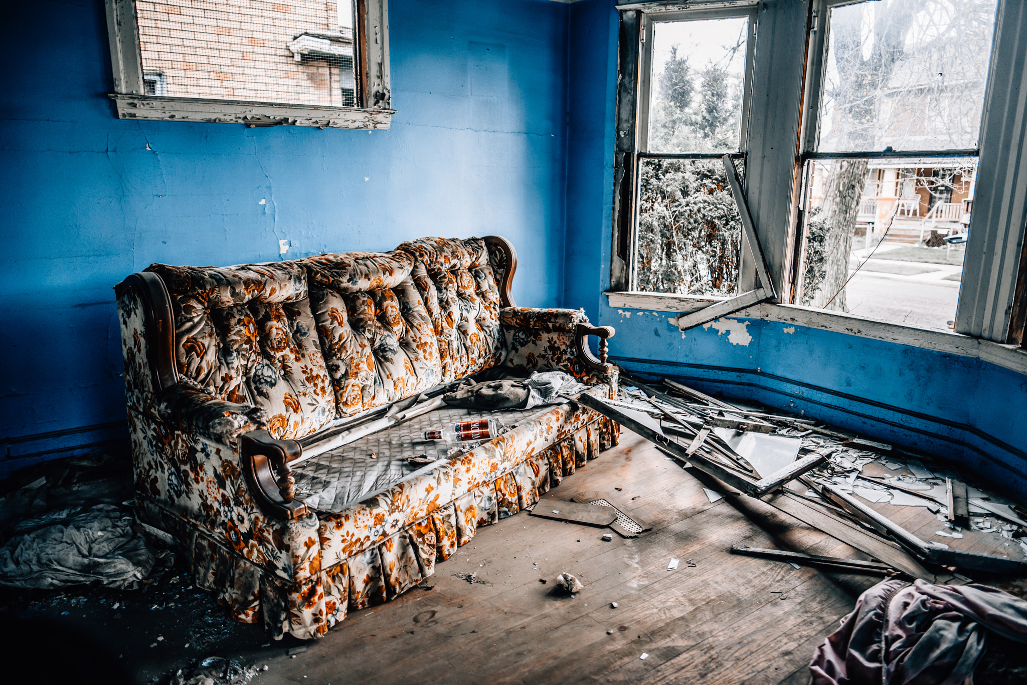 Nikon AF-S Nikkor 24mm F1.8G ED sample photo. Abandoned house. photography