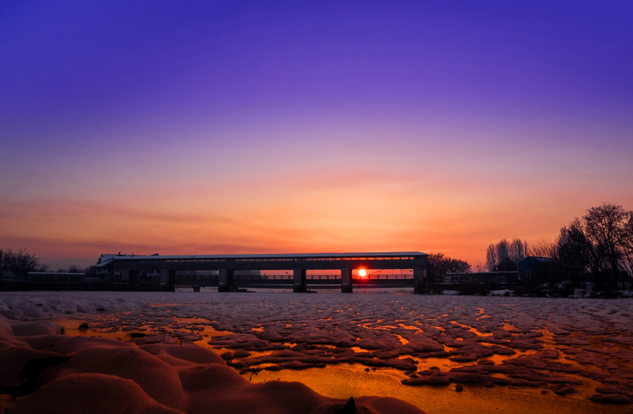 Olympus OM-D E-M1 + OLYMPUS M.12-50mm F3.5-6.3 sample photo. Sunset over the frozen river photography