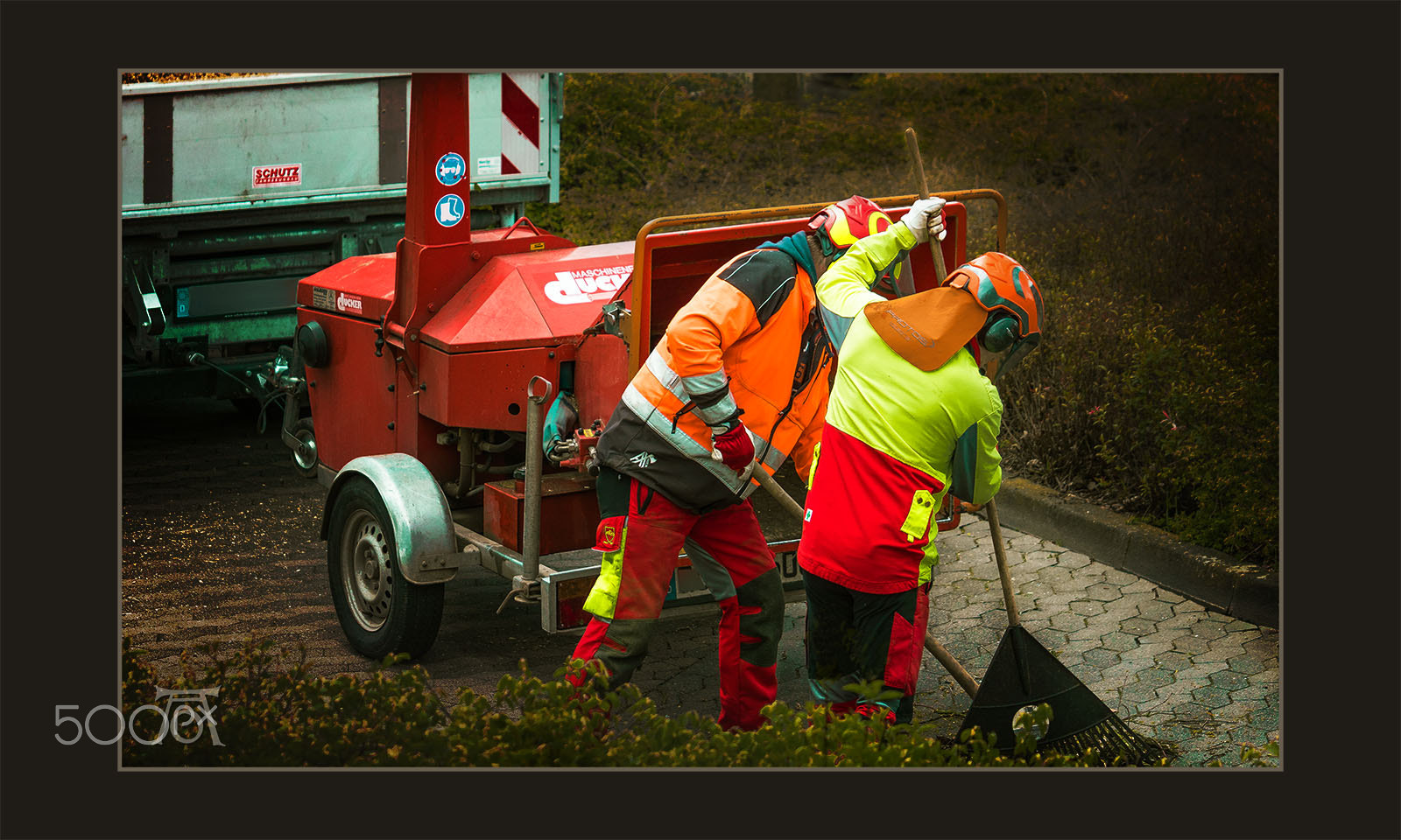 Panasonic Lumix G X Vario 35-100mm F2.8 OIS sample photo. Men at work (see text ;-) ) photography
