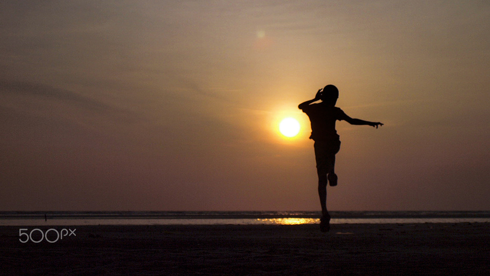 Olympus E-620 (EVOLT E-620) + OLYMPUS 14-42mm Lens sample photo. Dancing on the sun photography
