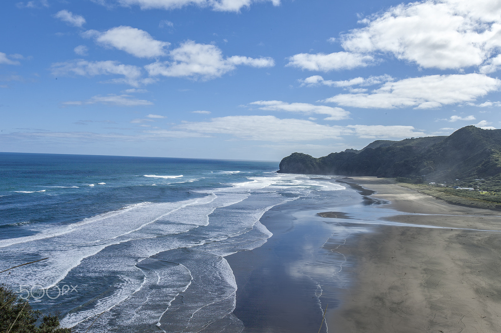 Canon EF 16-35mm F2.8L USM sample photo. Piha beach from lion rock photography