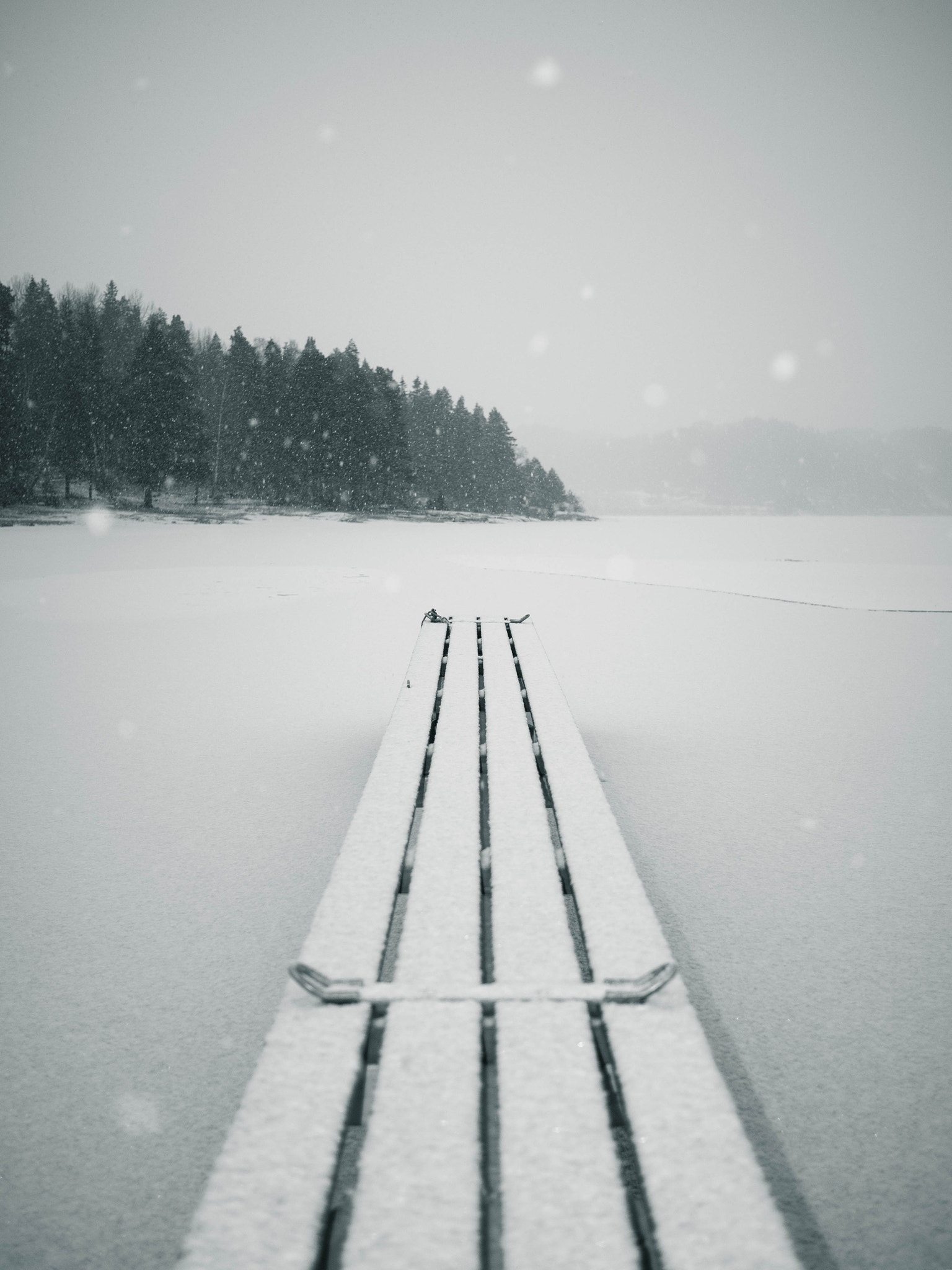 Panasonic Lumix DMC-GH3 + Panasonic Lumix G 20mm F1.7 ASPH sample photo. Snowing on the pier photography