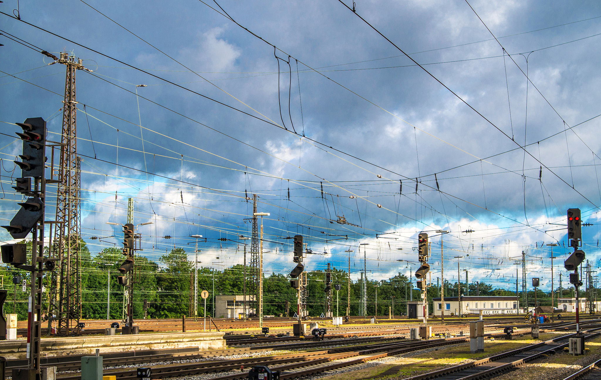 Tamron AF 28-75mm F2.8 XR Di LD Aspherical (IF) sample photo. Clowdy tracks photography