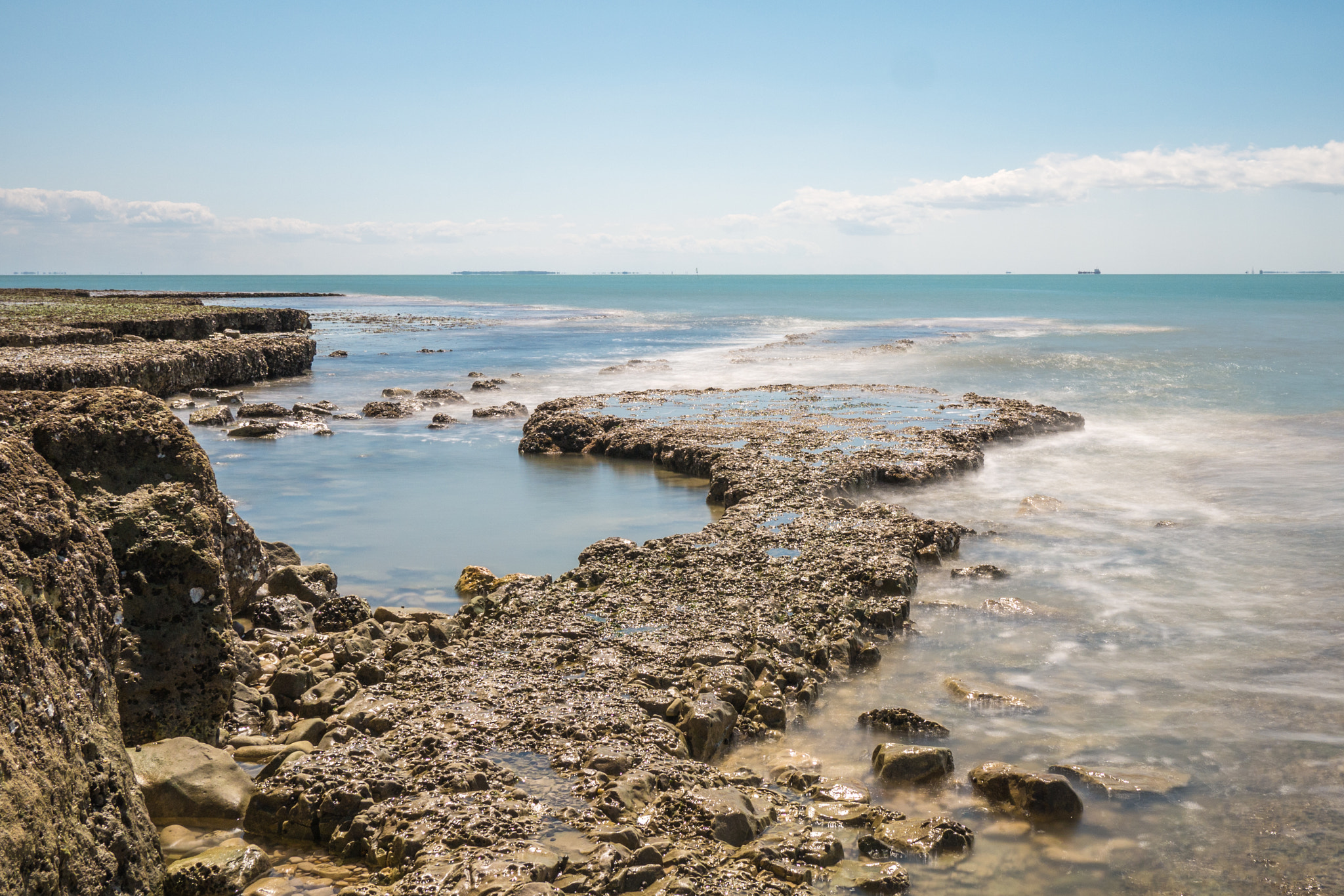 Panasonic Lumix DMC-G7 + LUMIX G 20/F1.7 II sample photo. Le shots at the beach photography