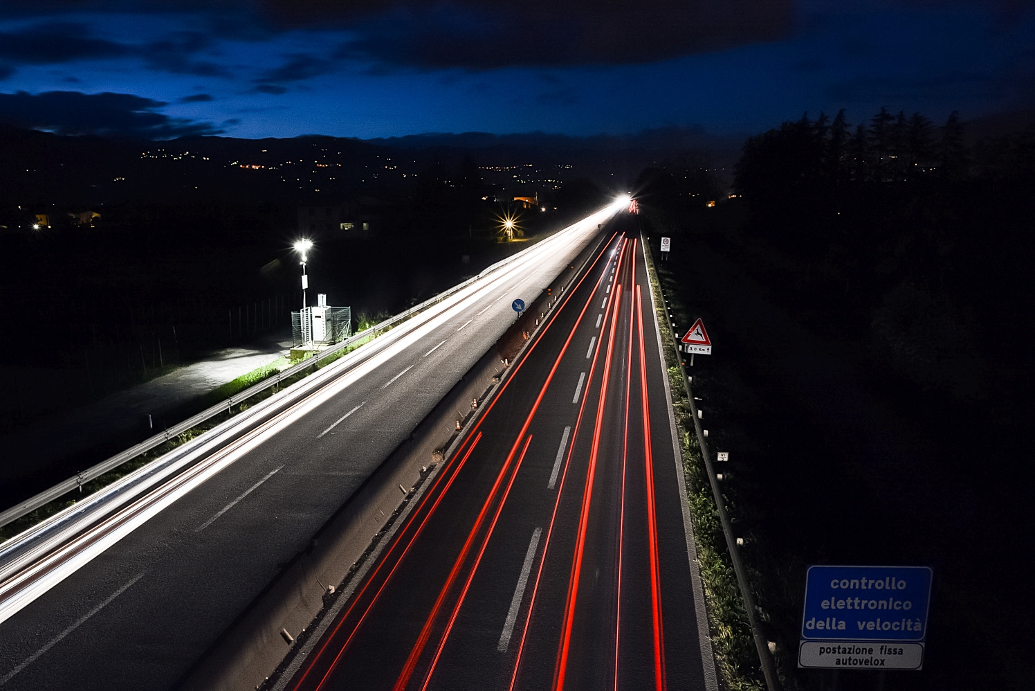 Sigma 17-70mm F2.8-4 DC Macro OS HSM | C sample photo. Night streets photography