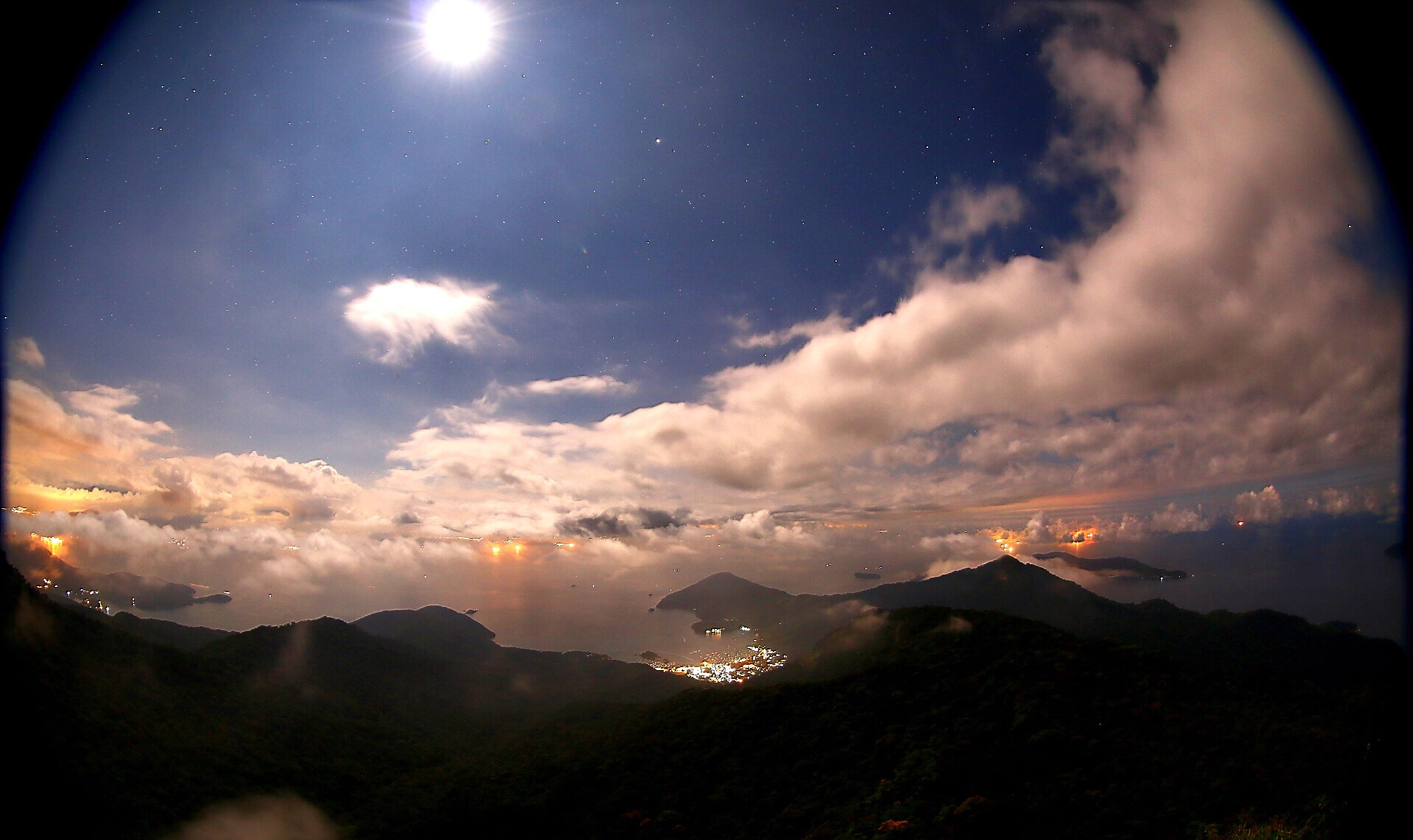 Canon EF 8-15mm F4L Fisheye USM sample photo