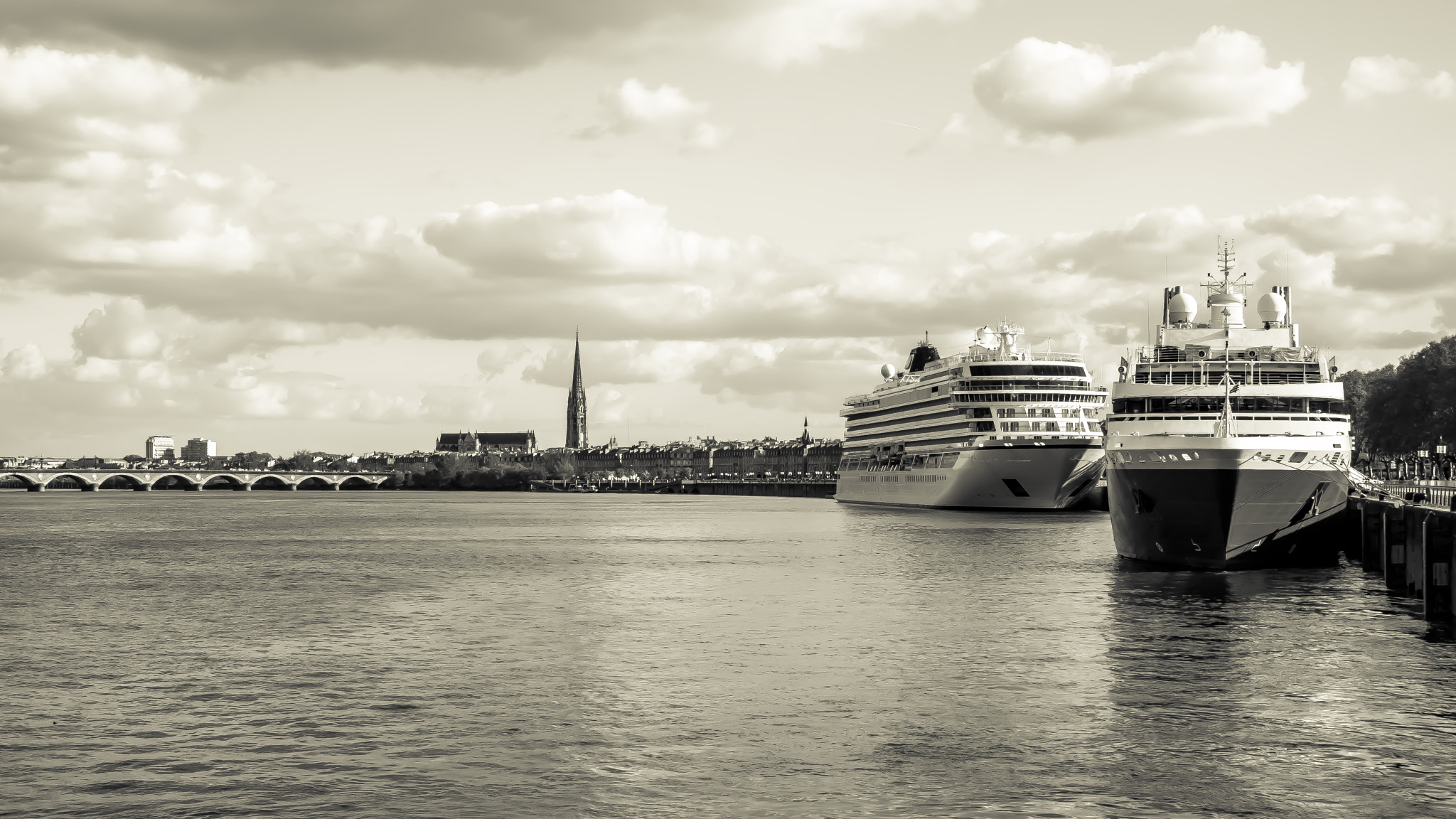 Tamron 14-150mm F3.5-5.8 Di III sample photo. Vikingstar et austral dans la lune photography
