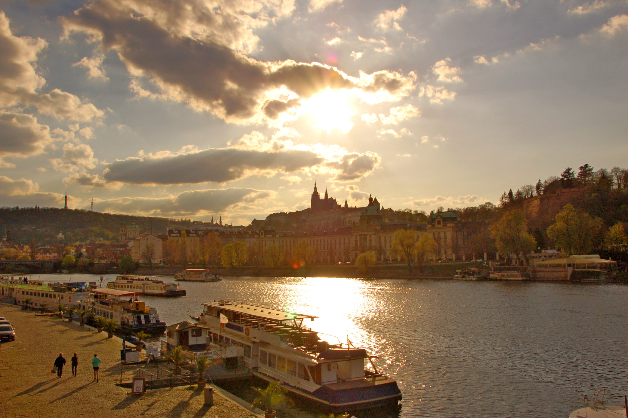 Sigma 18-200mm F3.5-6.3 DC OS HSM sample photo. Sunset in prague photography