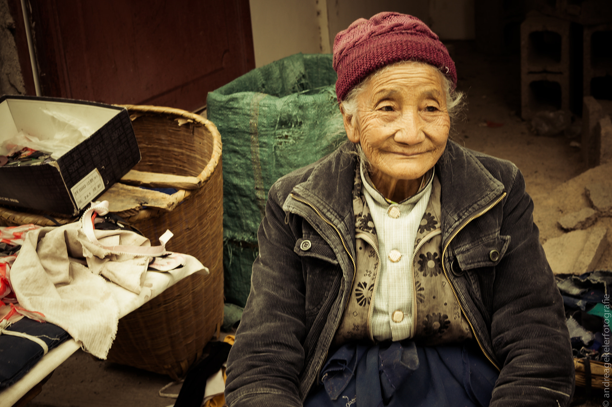 Sony Alpha NEX-6 + Sigma 30mm F2.8 EX DN sample photo. I love her smile photography