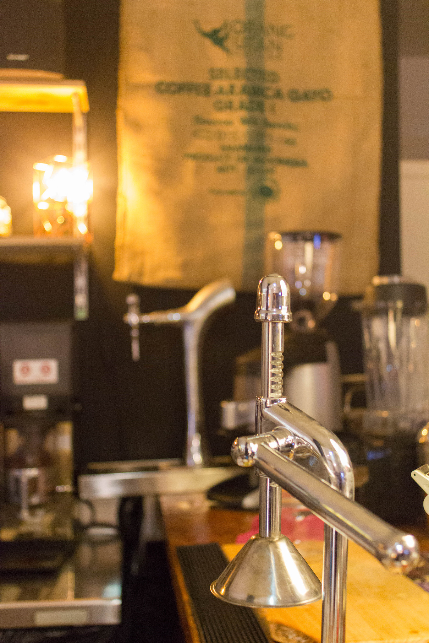 Canon EOS 550D (EOS Rebel T2i / EOS Kiss X4) + Canon EF 28mm F2.8 sample photo. The bar's ready! photography