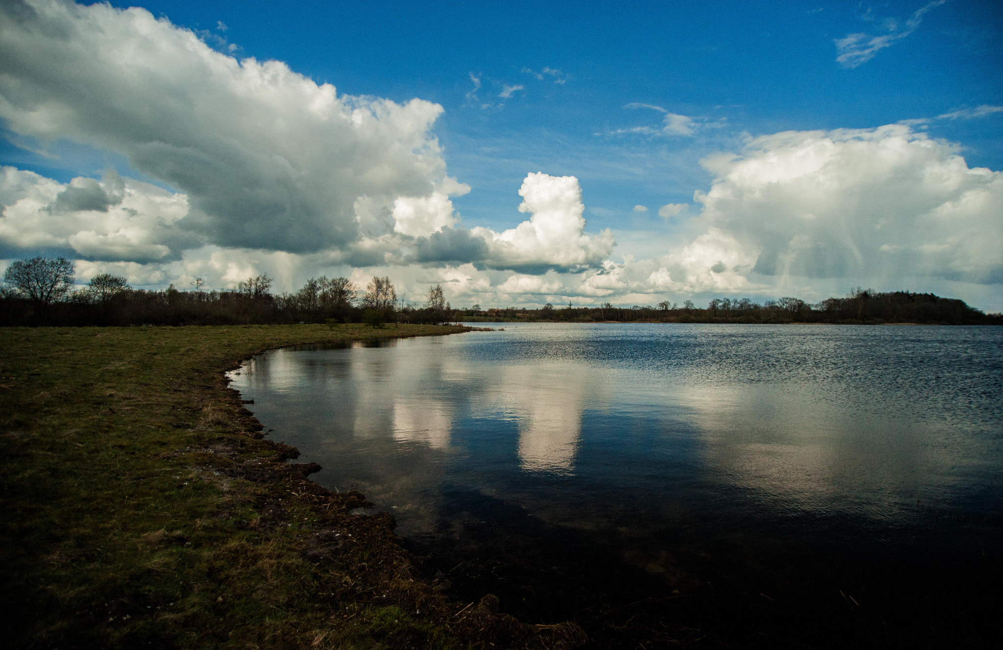 Sony Alpha DSLR-A900 + Sigma 17-35mm F2.8-4 EX Aspherical sample photo. Lake photography