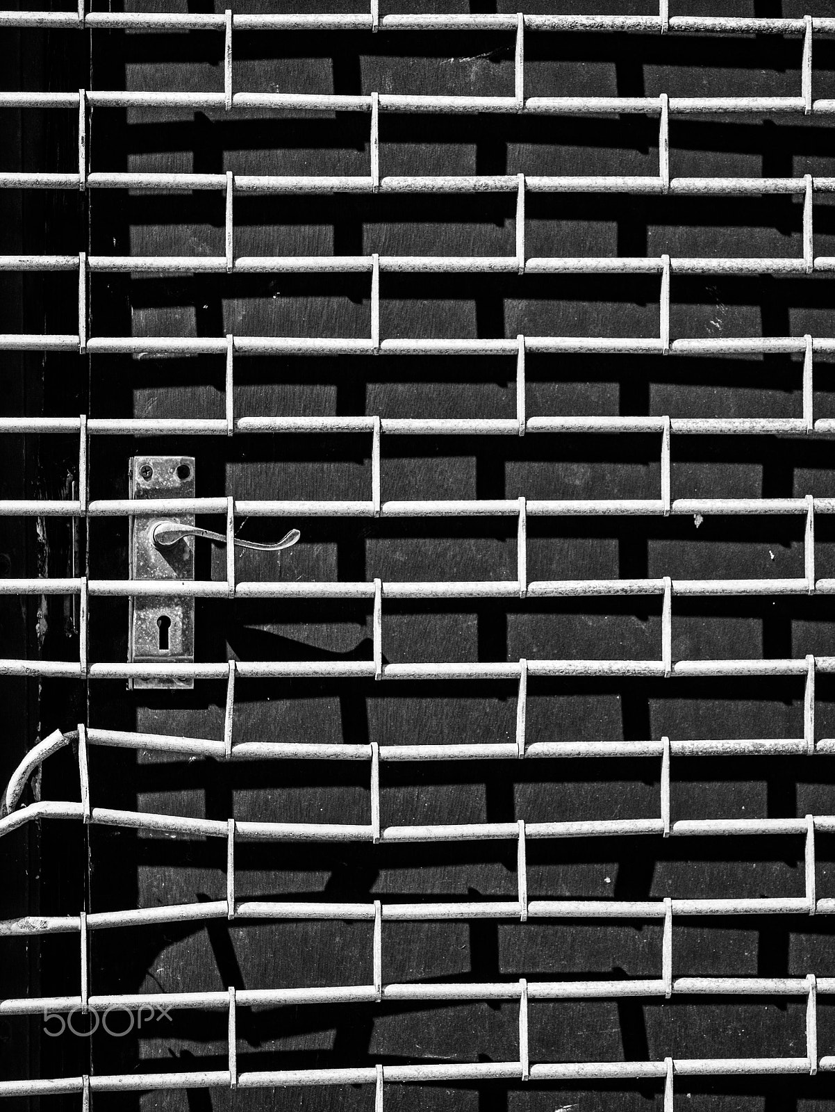 Panasonic Lumix DMC-G7 sample photo. Door grid photography