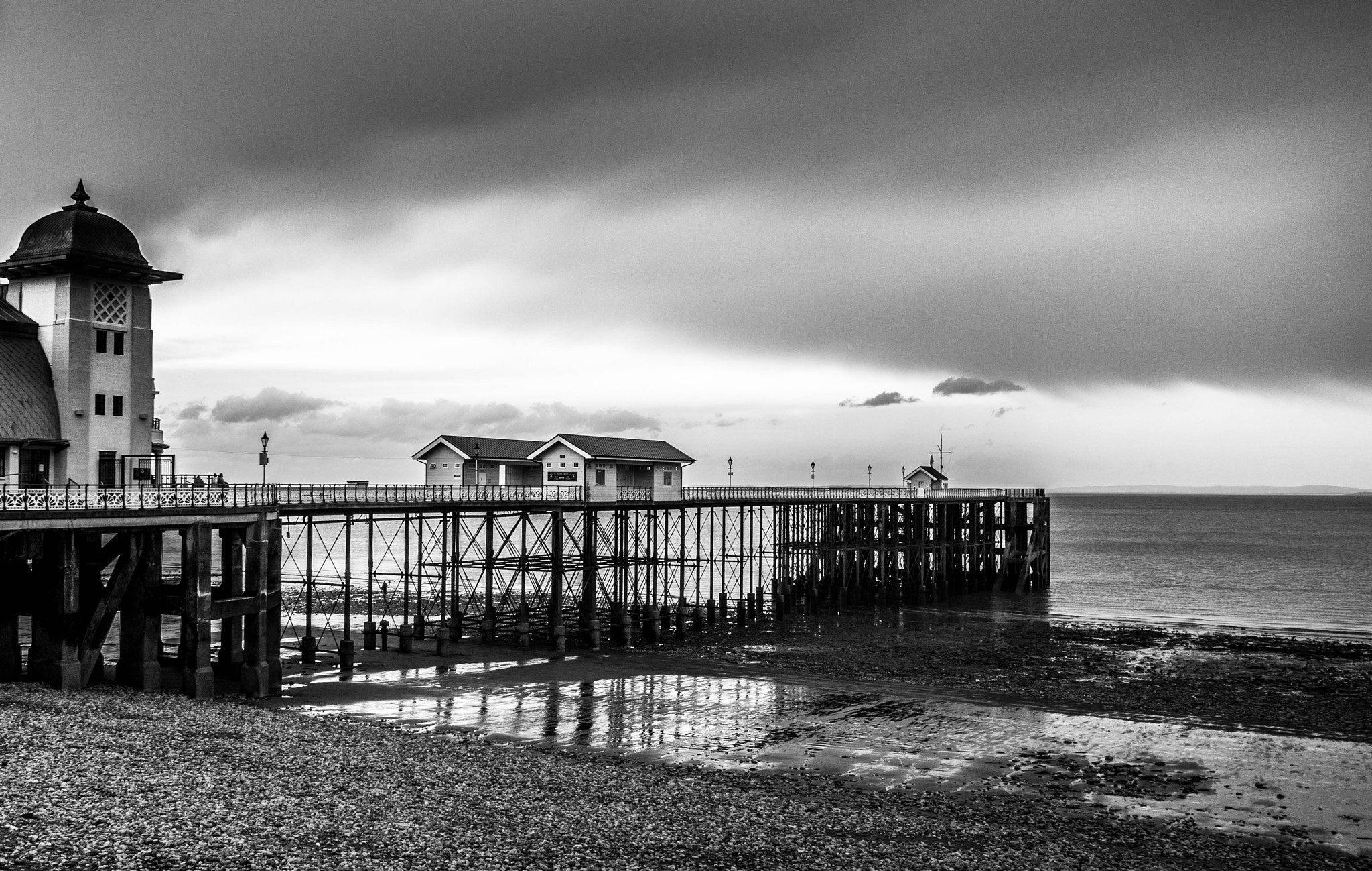 Panasonic Lumix DMC-G5 + Panasonic Lumix G 14mm F2.5 ASPH sample photo. Penarth pier photography