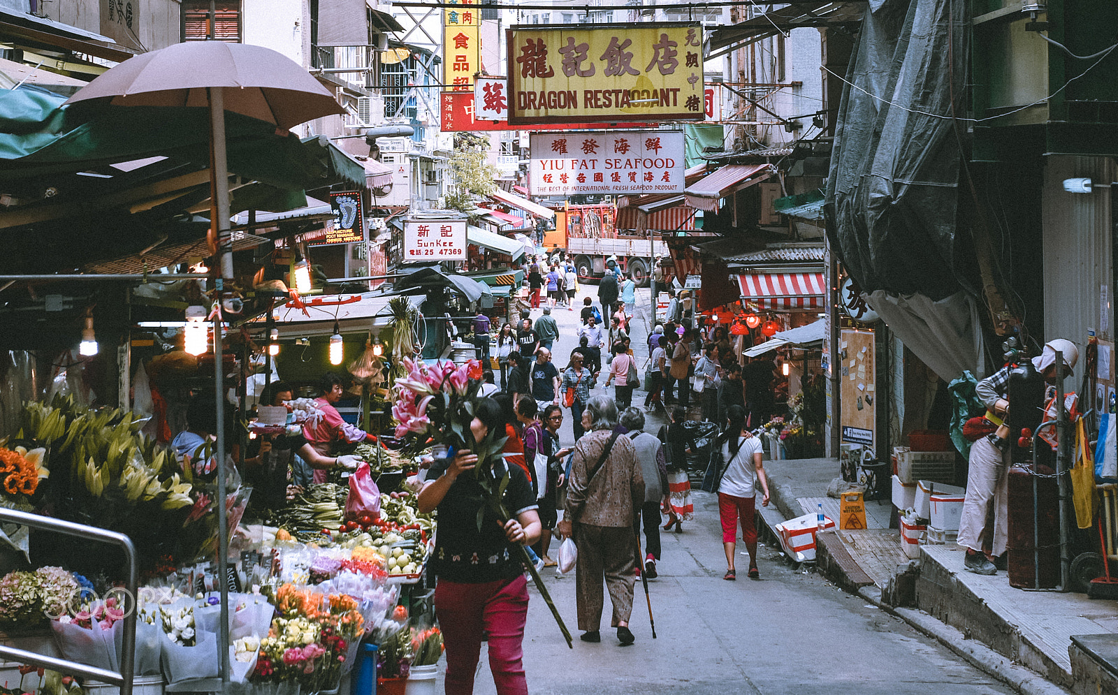 Panasonic Lumix DMC-GM1 + Panasonic Leica DG Summilux 25mm F1.4 II ASPH sample photo. Traditional market photography