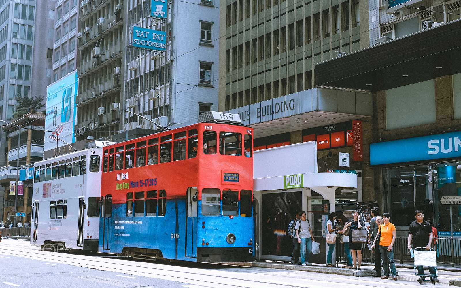 Panasonic Lumix DMC-GM1 + Panasonic Leica DG Summilux 25mm F1.4 II ASPH sample photo. Bus stop photography