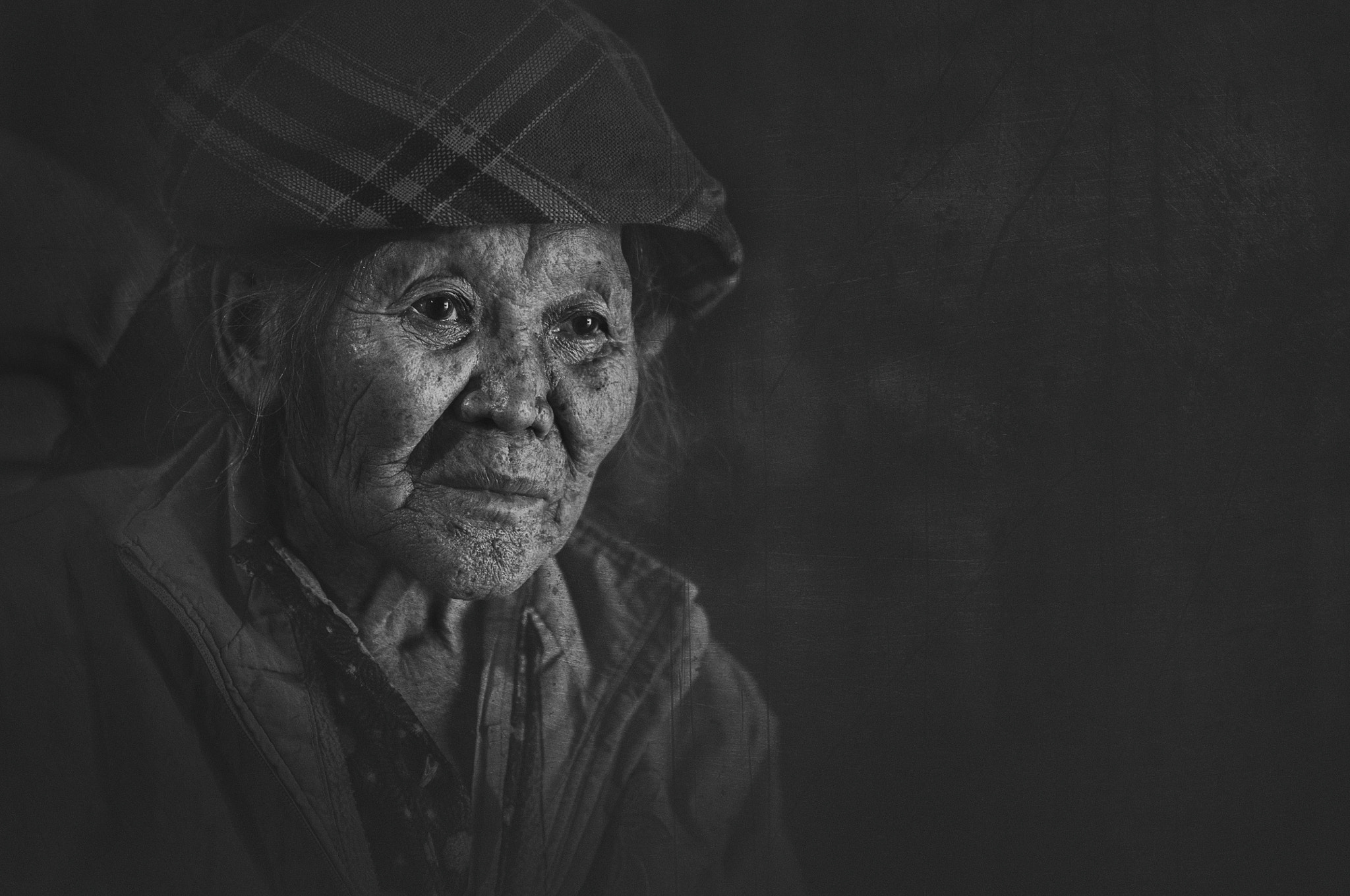 Sigma 50mm F1.4 EX DG HSM sample photo. Her eyes has a lot of stories, un old women from v ... photography