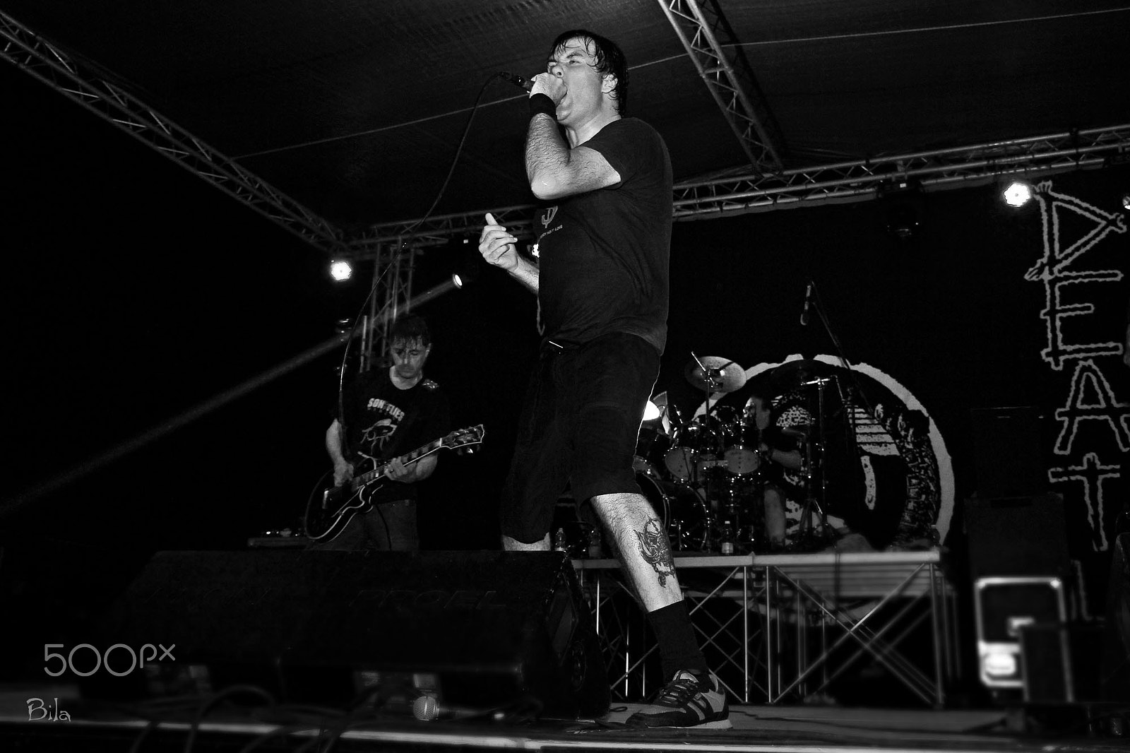 Canon EF-S 18-135mm F3.5-5.6 IS STM sample photo. Napalm death live in pisa photography