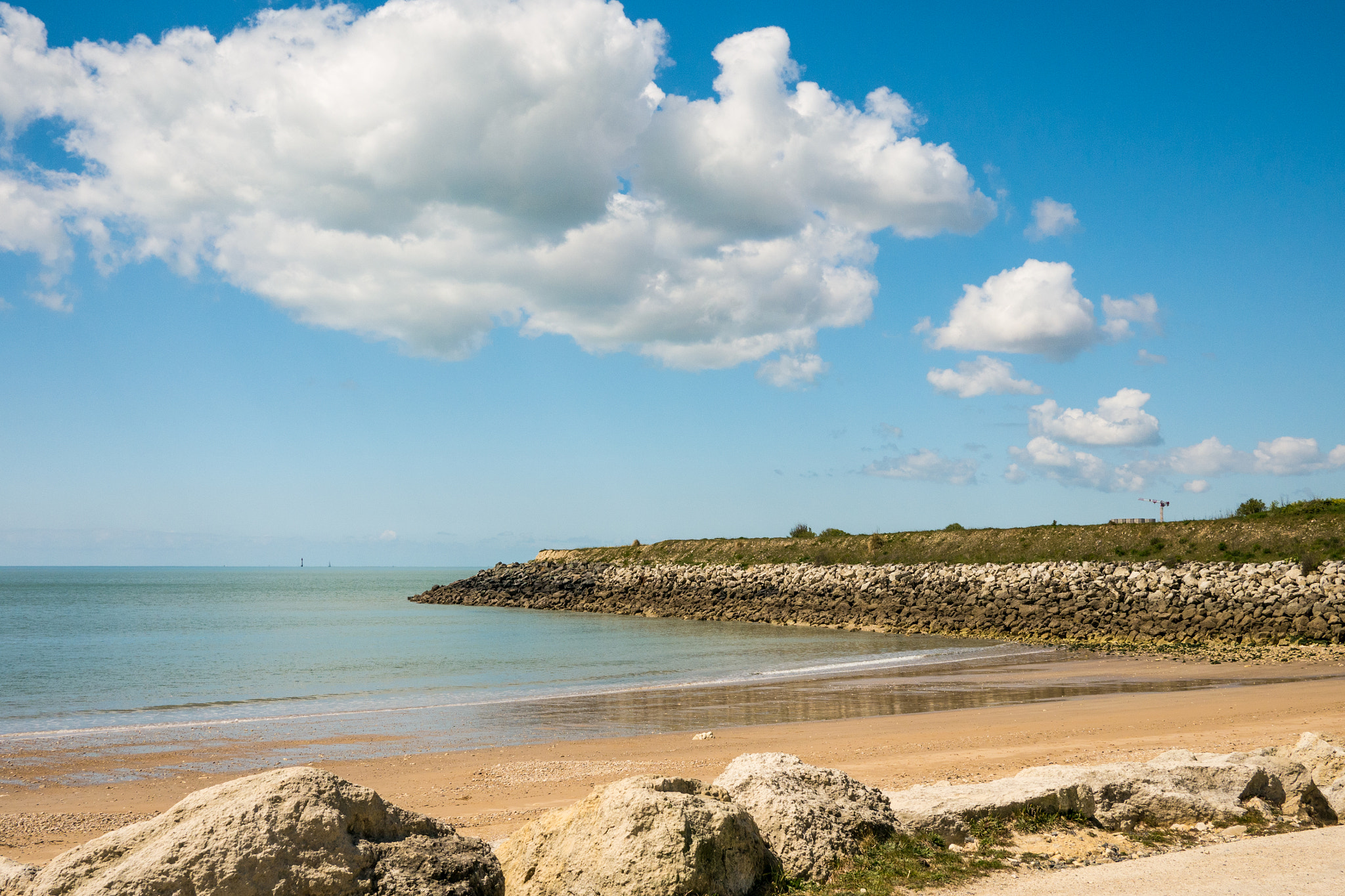 Panasonic Lumix DMC-G7 + LUMIX G 20/F1.7 II sample photo. Polarized cloud over the beach @la rochelle photography