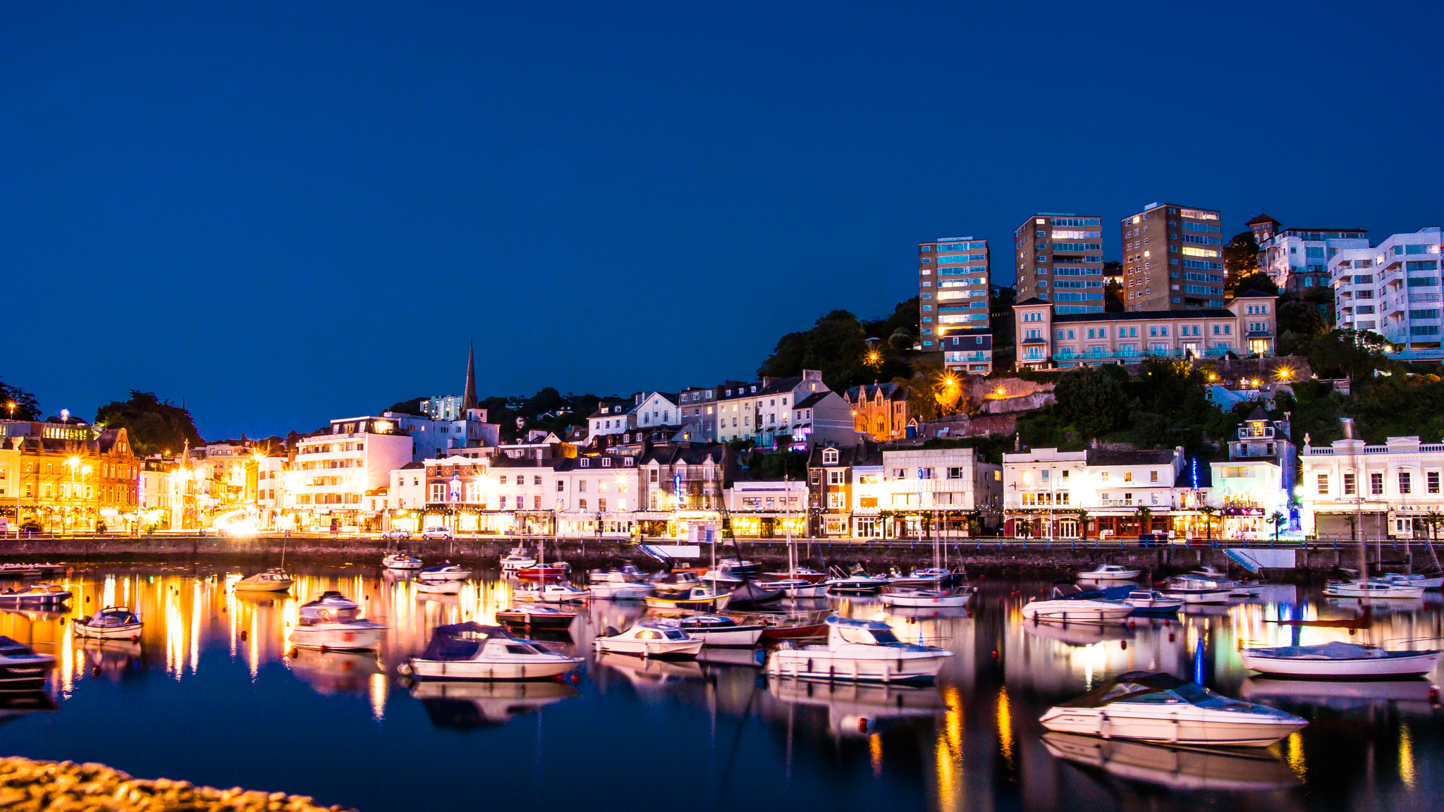 Tamron 18-270mm F3.5-6.3 Di II PZD sample photo. Torquay by night photography