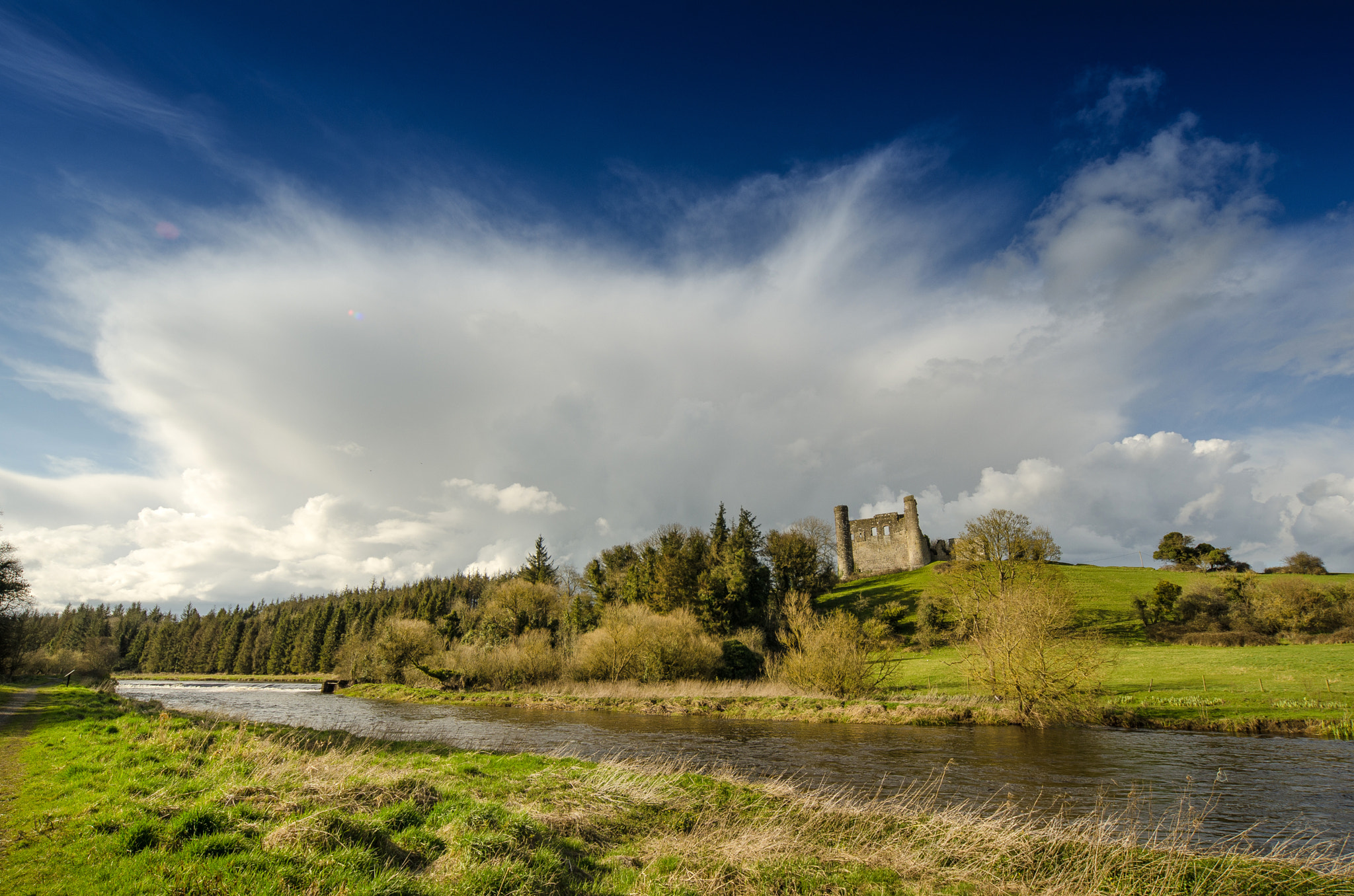 Sigma 12-24mm F4.5-5.6 EX DG Aspherical HSM sample photo. Dunmoe castle overlooking the boyne river photography