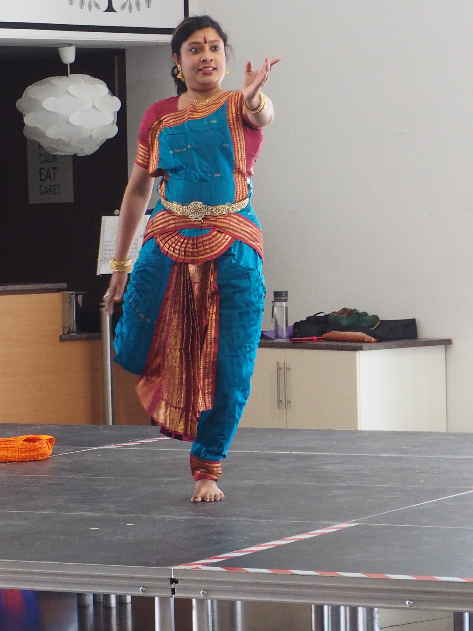 Olympus OM-D E-M1 + OLYMPUS M.12-50mm F3.5-6.3 sample photo. Dancer photography