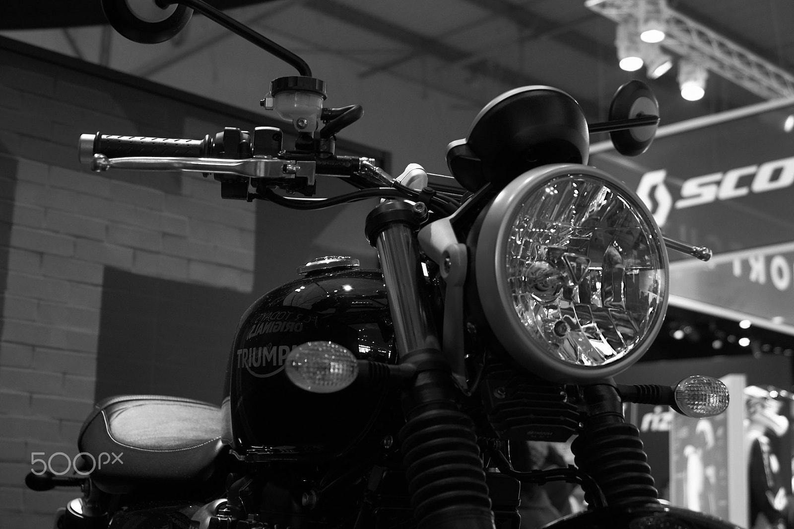 Sony SLT-A58 + 35-70mm F4 sample photo. Thruxton photography