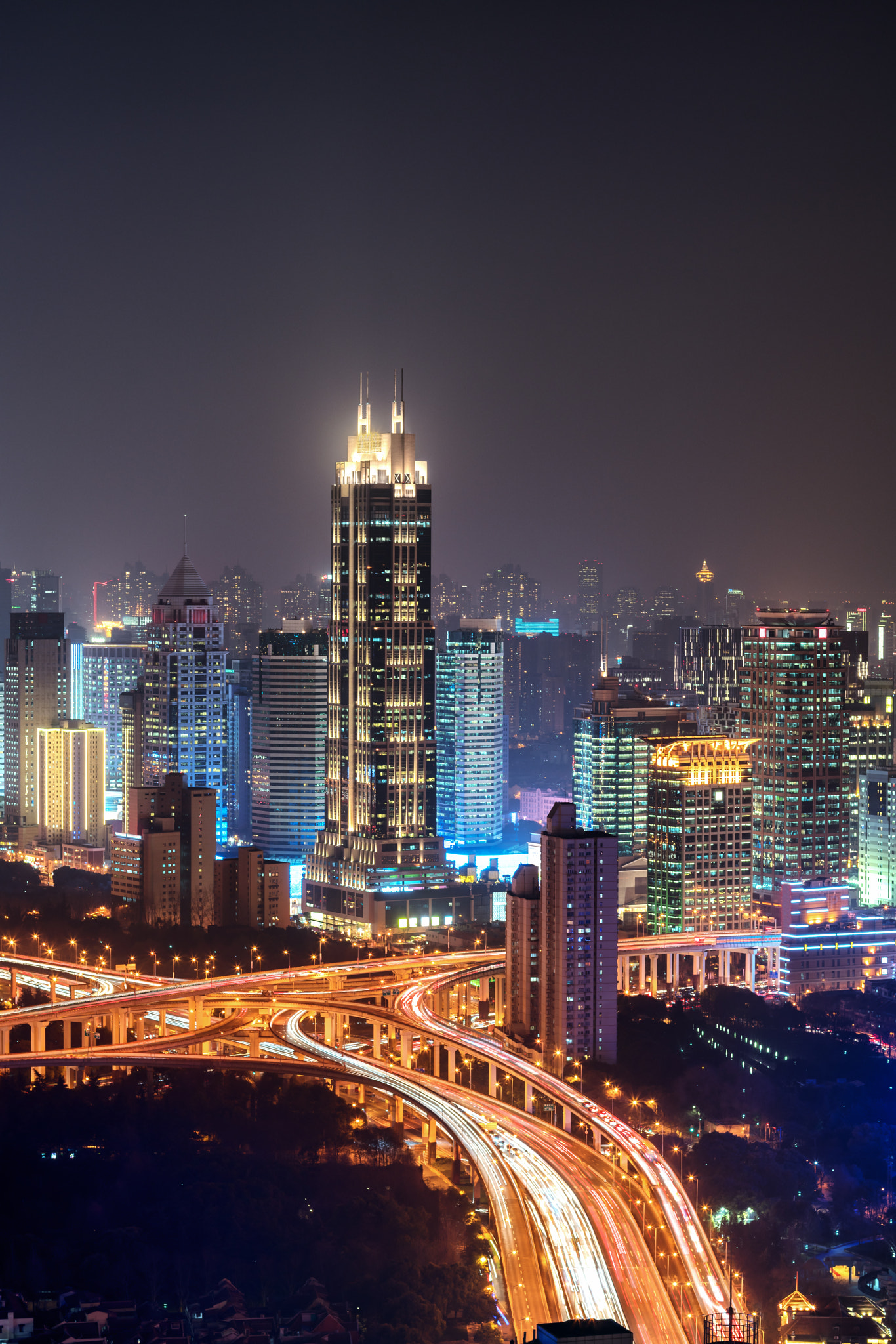 Sony a7R II + Canon EF 85mm F1.2L II USM sample photo. Shanghai skyline photography