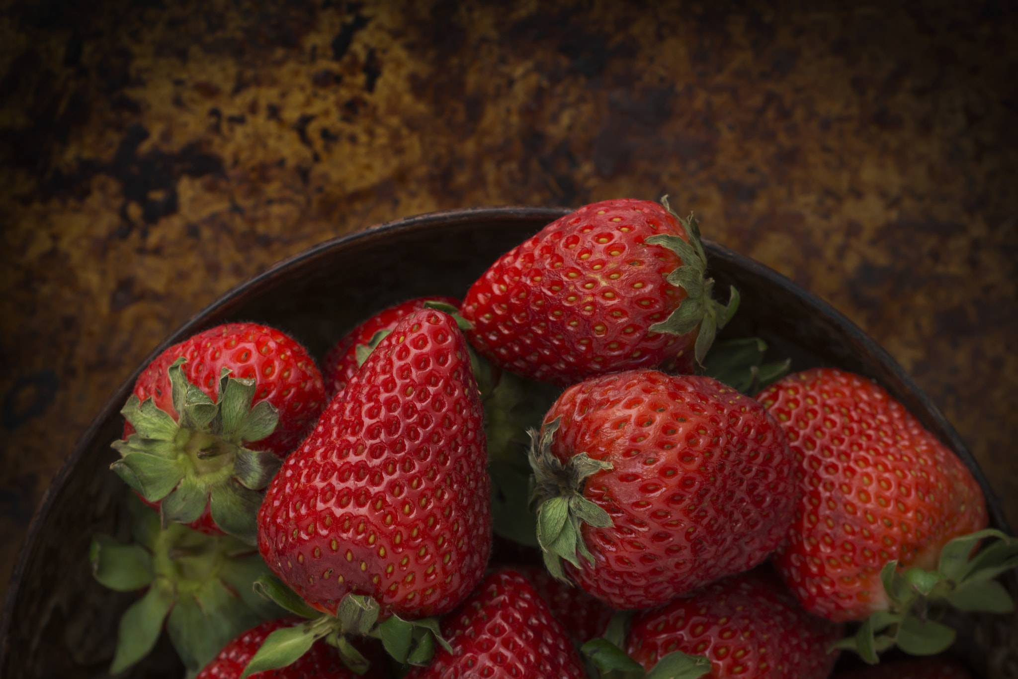 Nikon PC-E Micro-Nikkor 85mm F2.8D Tilt-Shift sample photo. Strawberries in a bowl on a rustic background photography