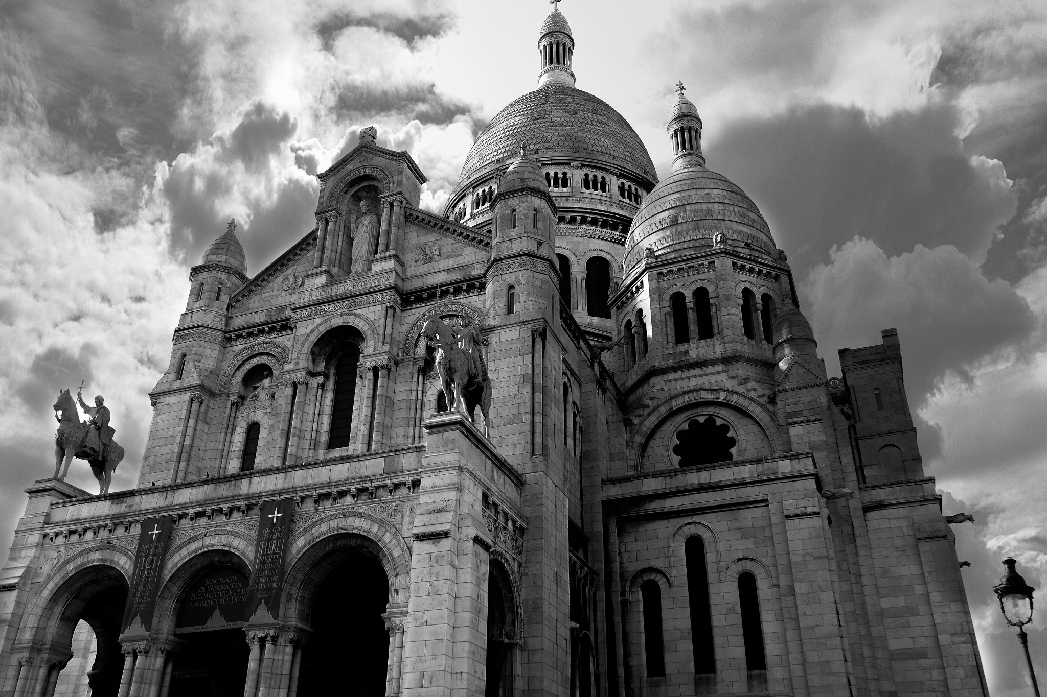 Samsung NX3000 + NX 20-50mm F3.5-5.6 sample photo. Montmartre photography