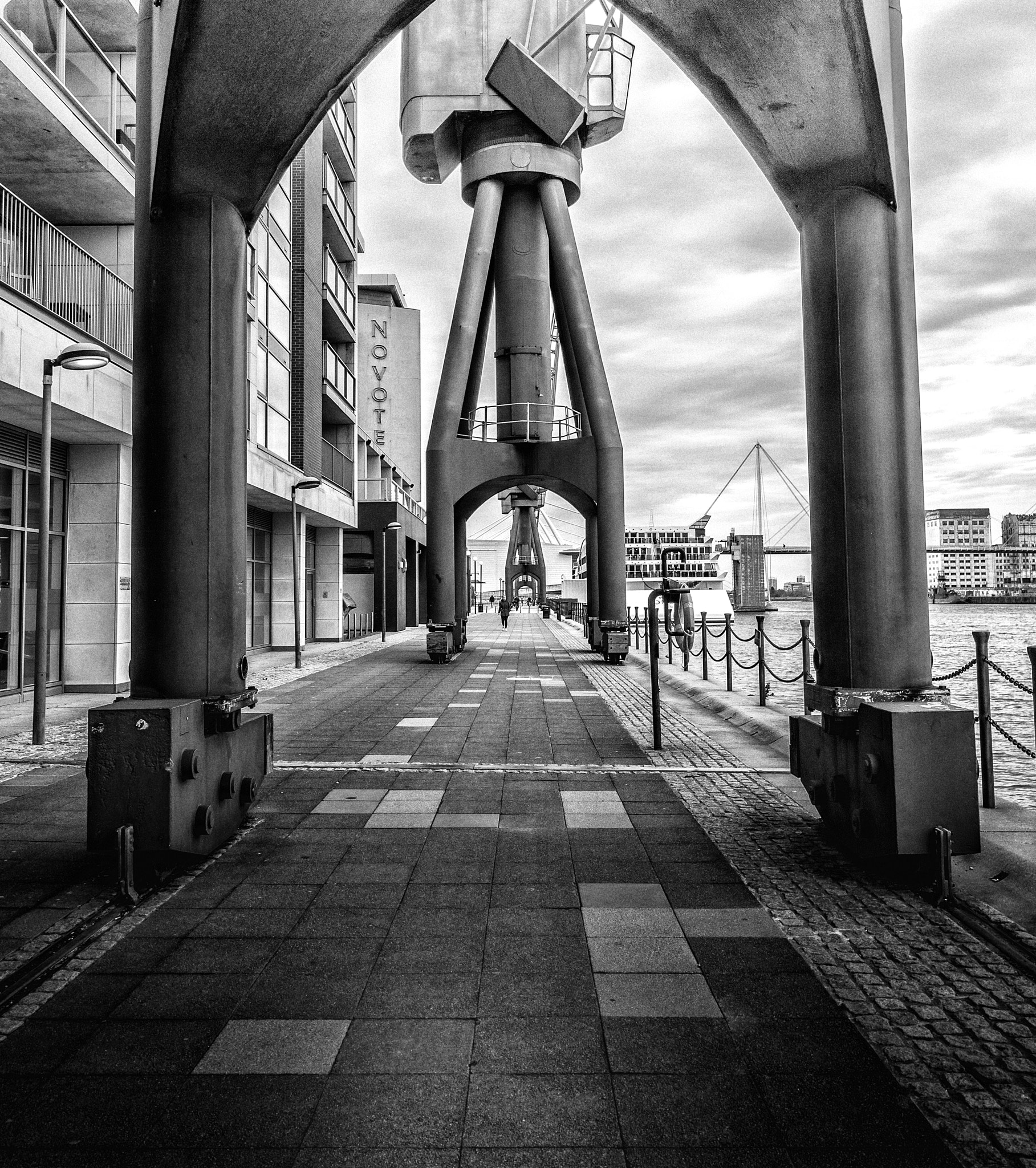 Canon EF-S 10-18mm F4.5–5.6 IS STM sample photo. Docklands photography