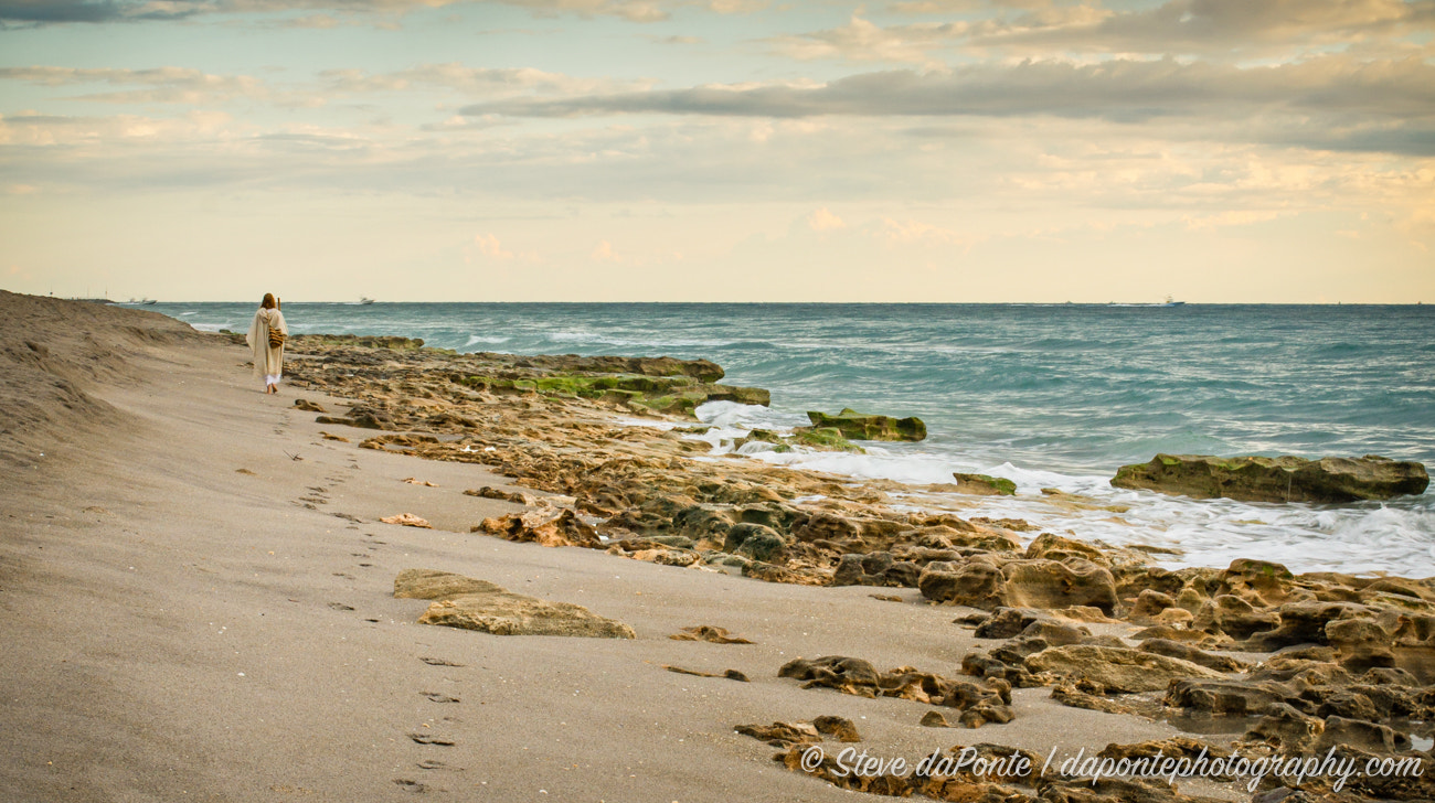 Sony a6000 + Sigma 35mm F1.4 DG HSM Art sample photo. Beach walk photography