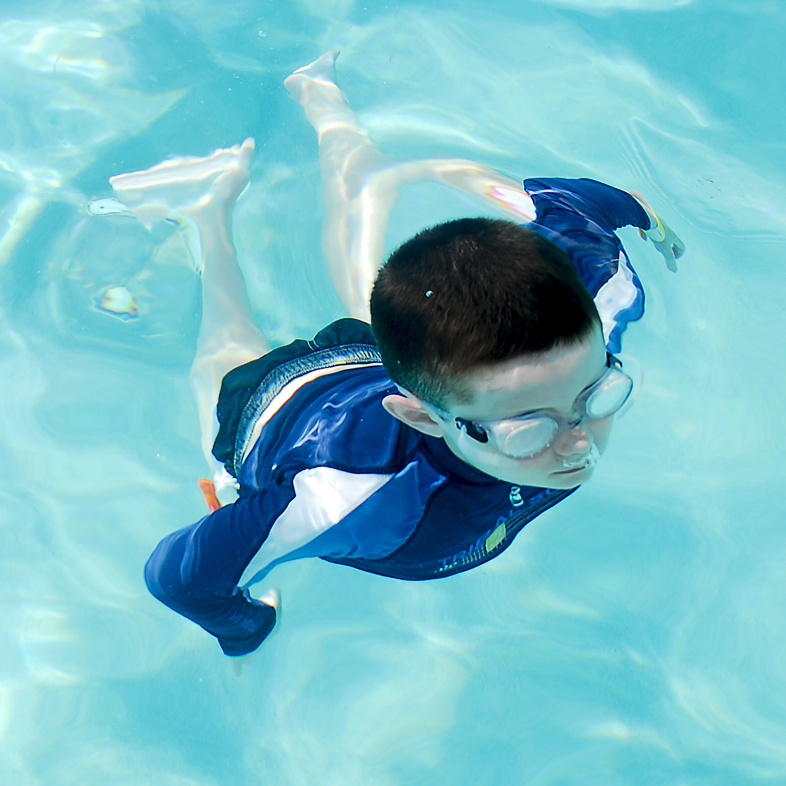 Sigma 28-200mm F3.5-5.6 Compact Aspherical Hyperzoom Macro sample photo. Swim photography