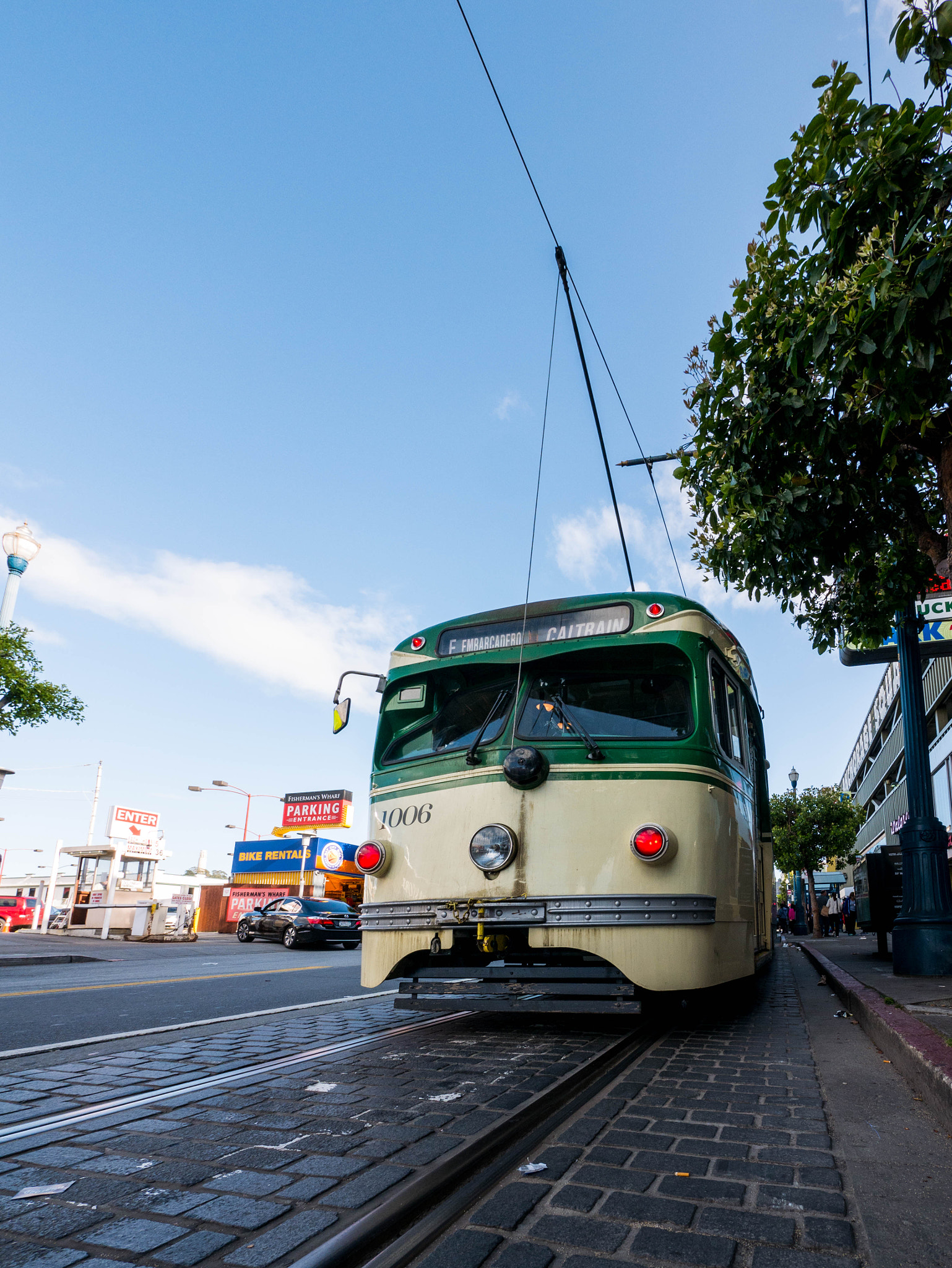 Panasonic Lumix DMC-G7 + Panasonic Lumix G Vario 7-14mm F4 ASPH sample photo. San francisco street car photography