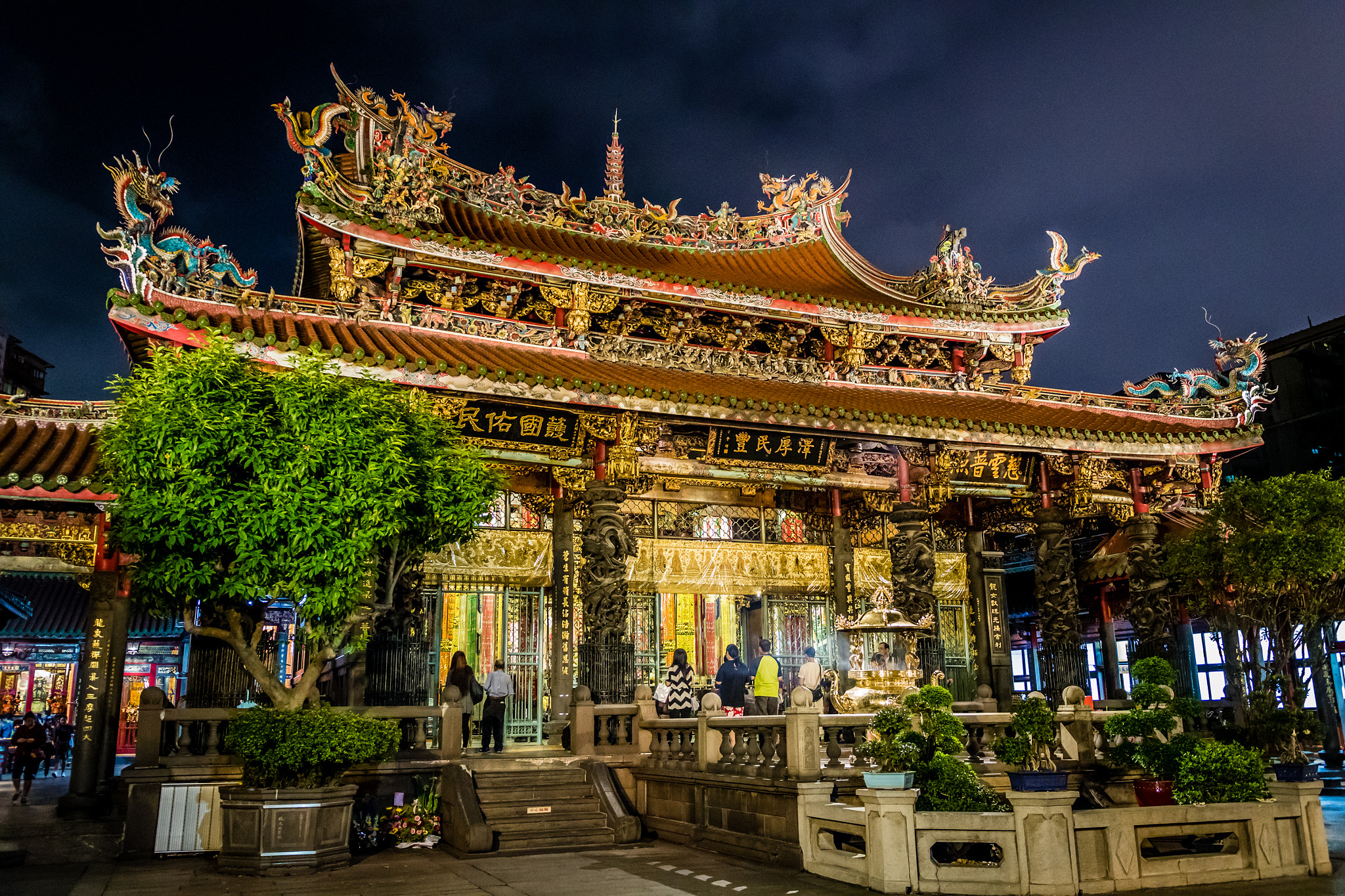 Sigma 18-35mm f/1.8 DC HSM sample photo. Night temple photography