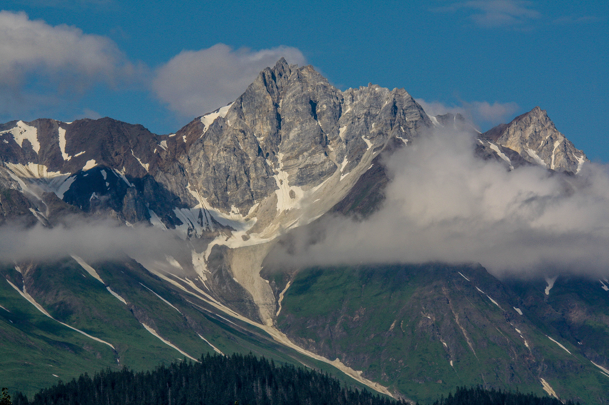 Canon EOS 450D (EOS Rebel XSi / EOS Kiss X2) + Sigma 150-500mm F5-6.3 DG OS HSM sample photo. Glacier-filled mountain peaks of alaska photography