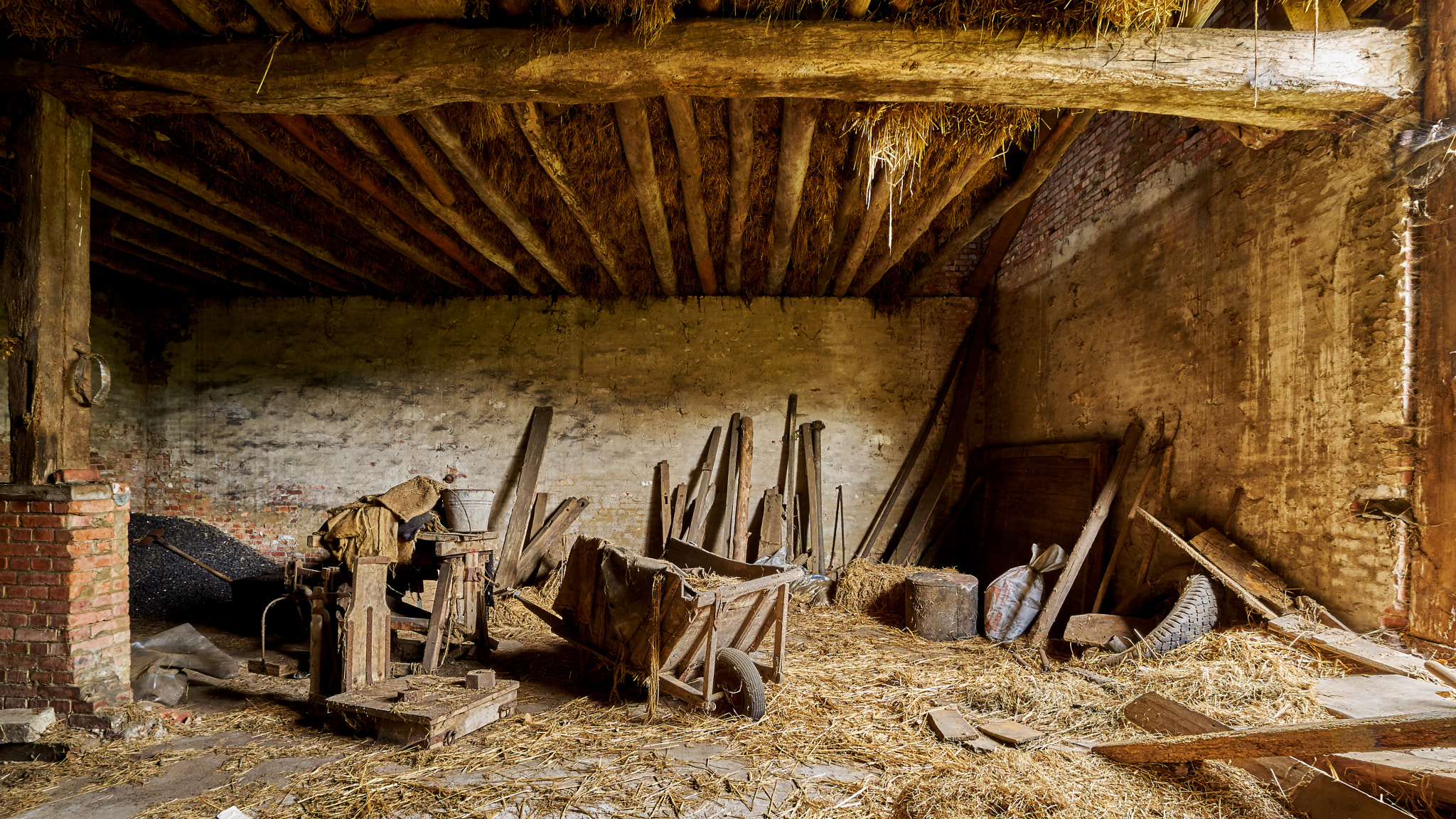 Sony ILCA-77M2 + 10-20mm F3.5 sample photo. Waiting for the farmer photography