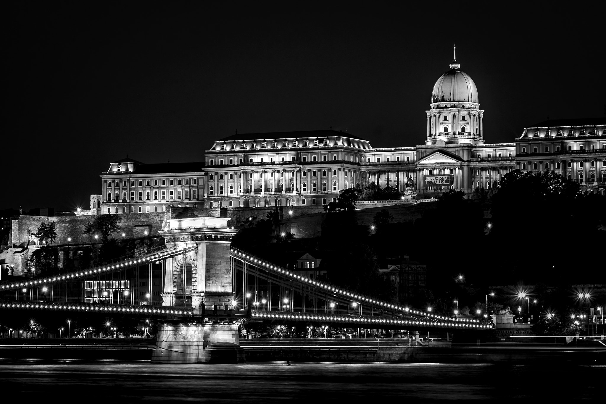 Samsung NX200 + Samsung NX 50-200mm F4-5.6 ED OIS sample photo. The night in budapest photography