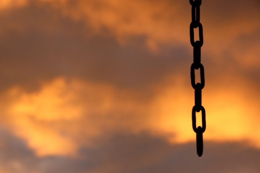Canon EF-S 55-250mm F4-5.6 IS II sample photo. Just a chain! photography