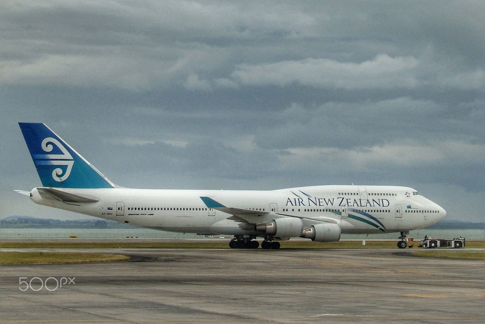 Fujifilm FinePix F710 sample photo. Air new zealand boeing 747-419 photography