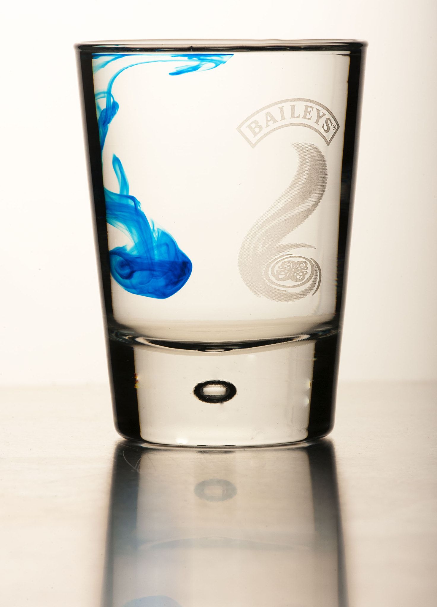 Canon EOS-1D Mark II N sample photo. Glas with liquid photography