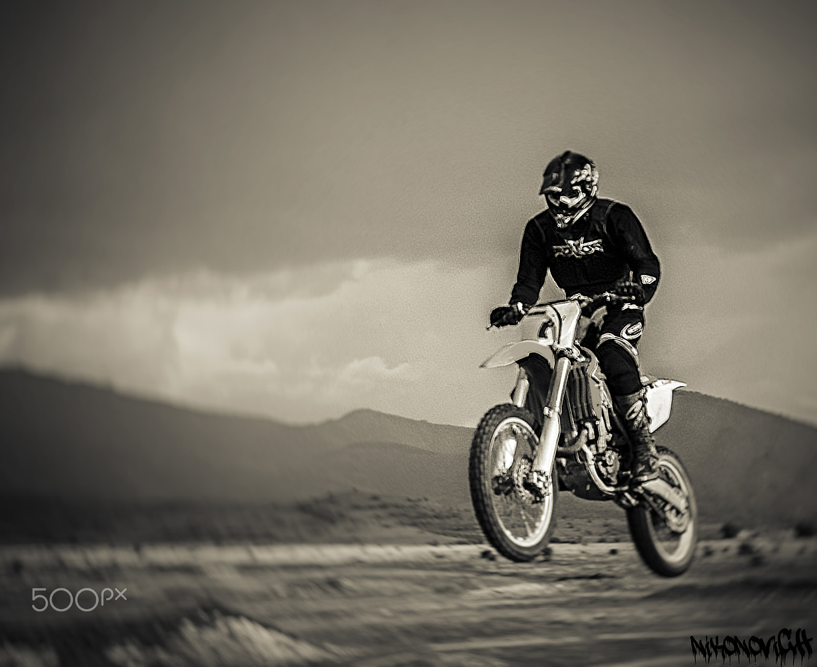 AF Zoom-Nikkor 35-80mm f/4-5.6D N sample photo. Airborne photography