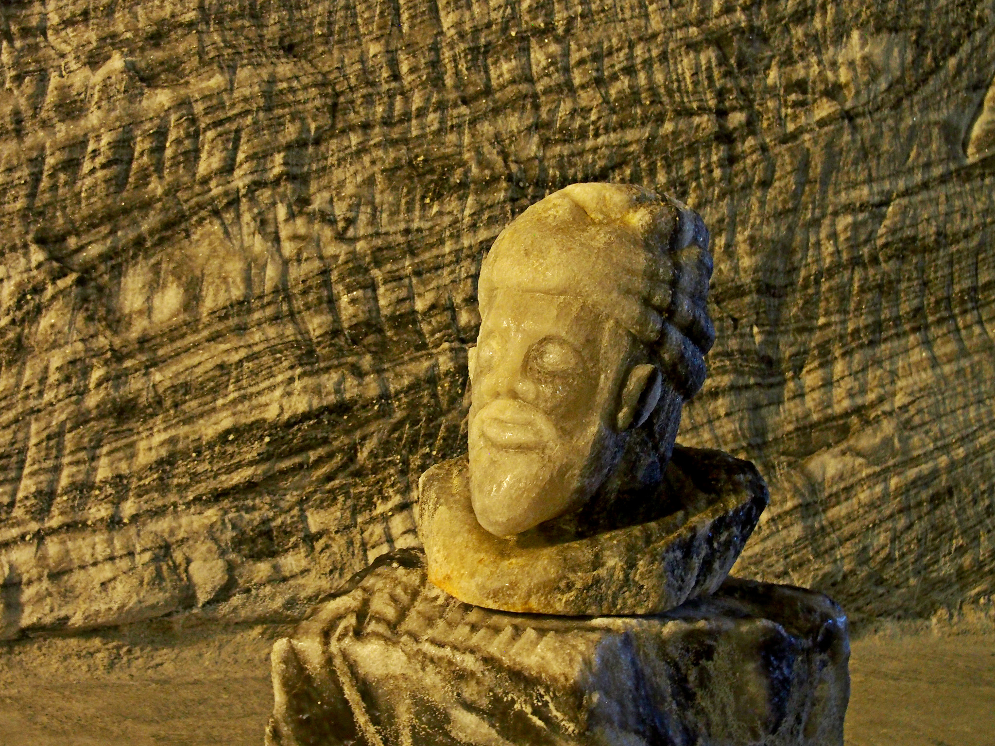 OLYMPUS M.14-150mm F4.0-5.6 II sample photo. Salt statue photography