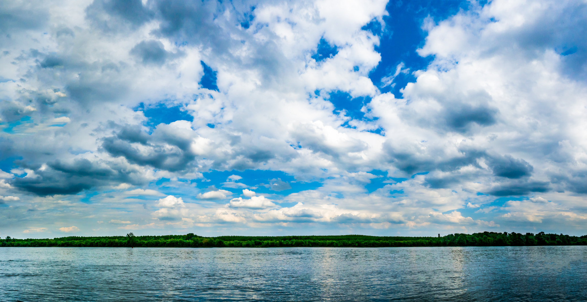 Samsung NX30 + Samsung NX 16mm F2.4 Pancake sample photo. Danube cloudscape photography