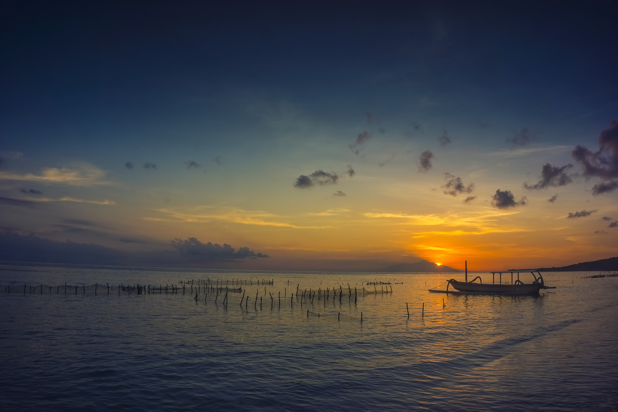 Sony Alpha NEX-7 + Sony E 16-50mm F3.5-5.6 PZ OSS sample photo. Mount agung of bali photography