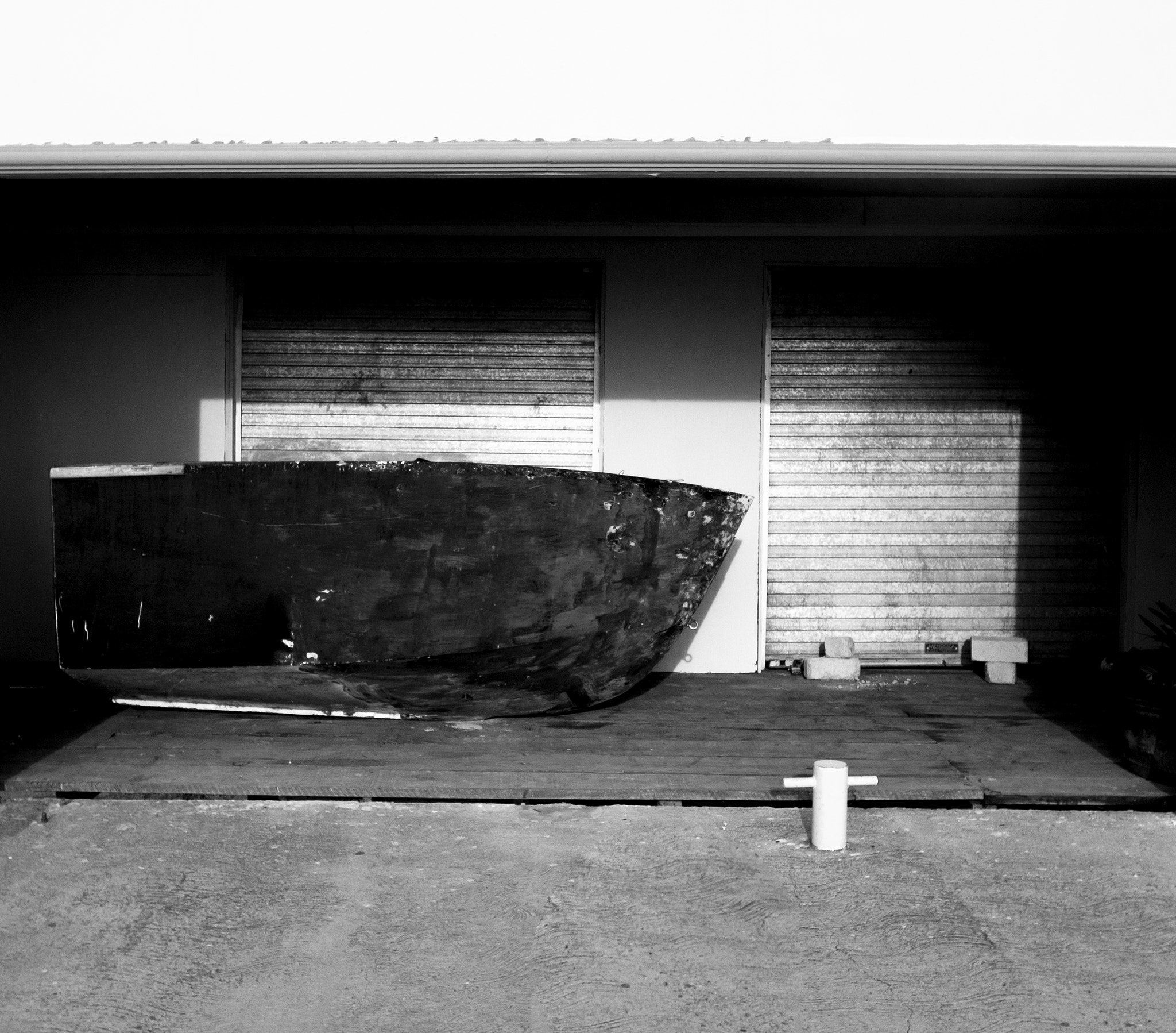 Nikon 1 V1 + Nikon 1 Nikkor 10mm F2.8 sample photo. Abandoned boat, ajijic, mexico. photography