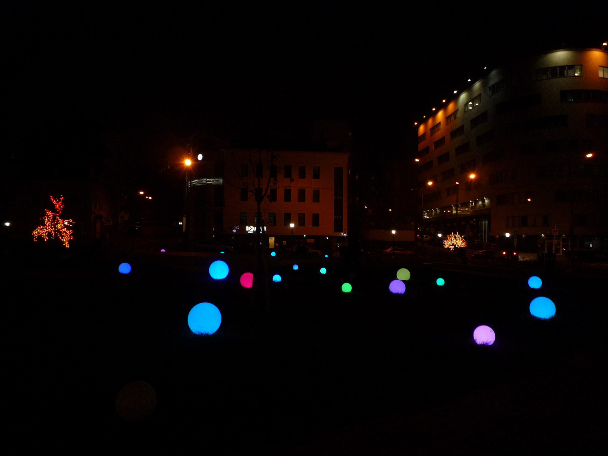 Panasonic DMC-FX500 sample photo. Mysterious orbs. moscow night lighting photography