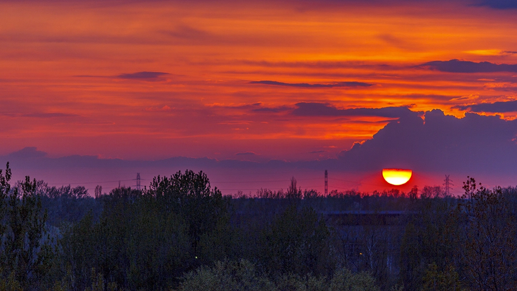 Canon EOS 60D + Canon EF 135mm F2L USM sample photo. Purple sunset photography