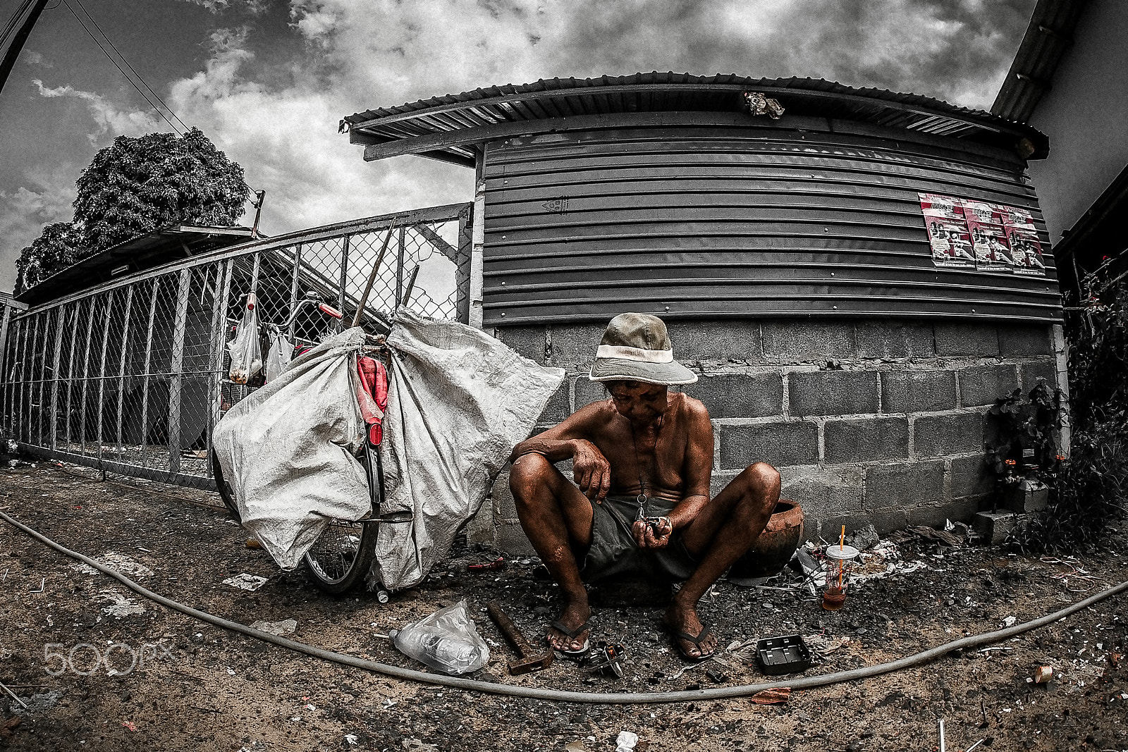 Canon EF 8-15mm F4L Fisheye USM sample photo. Electrician photography