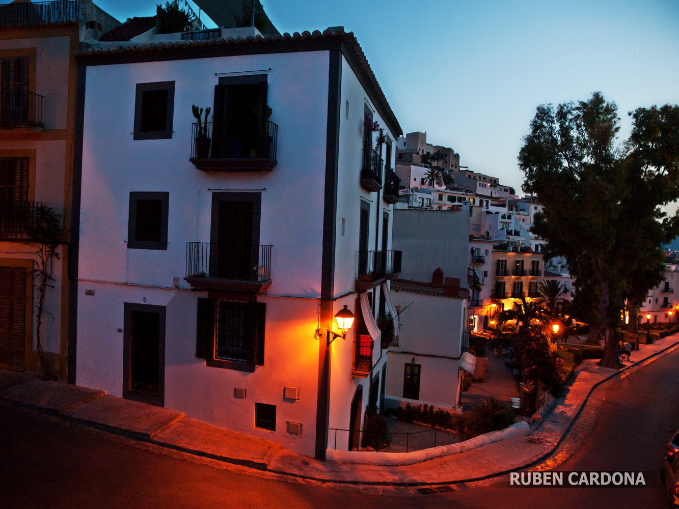 Olympus E-30 + Olympus Zuiko Digital ED 12-60mm F2.8-4.0 SWD sample photo. Atardecer en dalt vila. photography